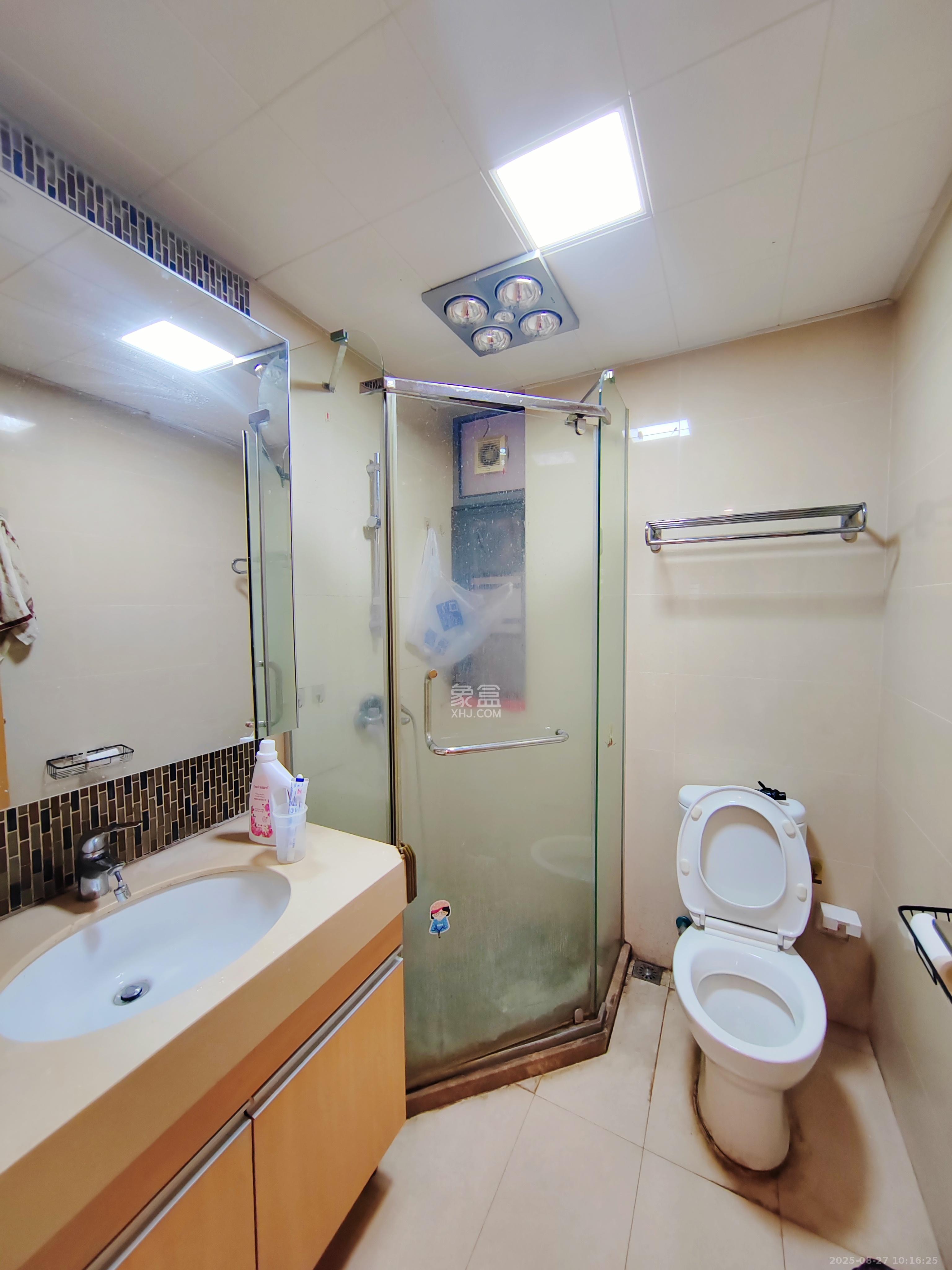 珠江郦城薰衣道  3室2厅1卫    2200.0元/月 珠江郦城薰衣道  3室2厅1卫    2200.0元/月室内图