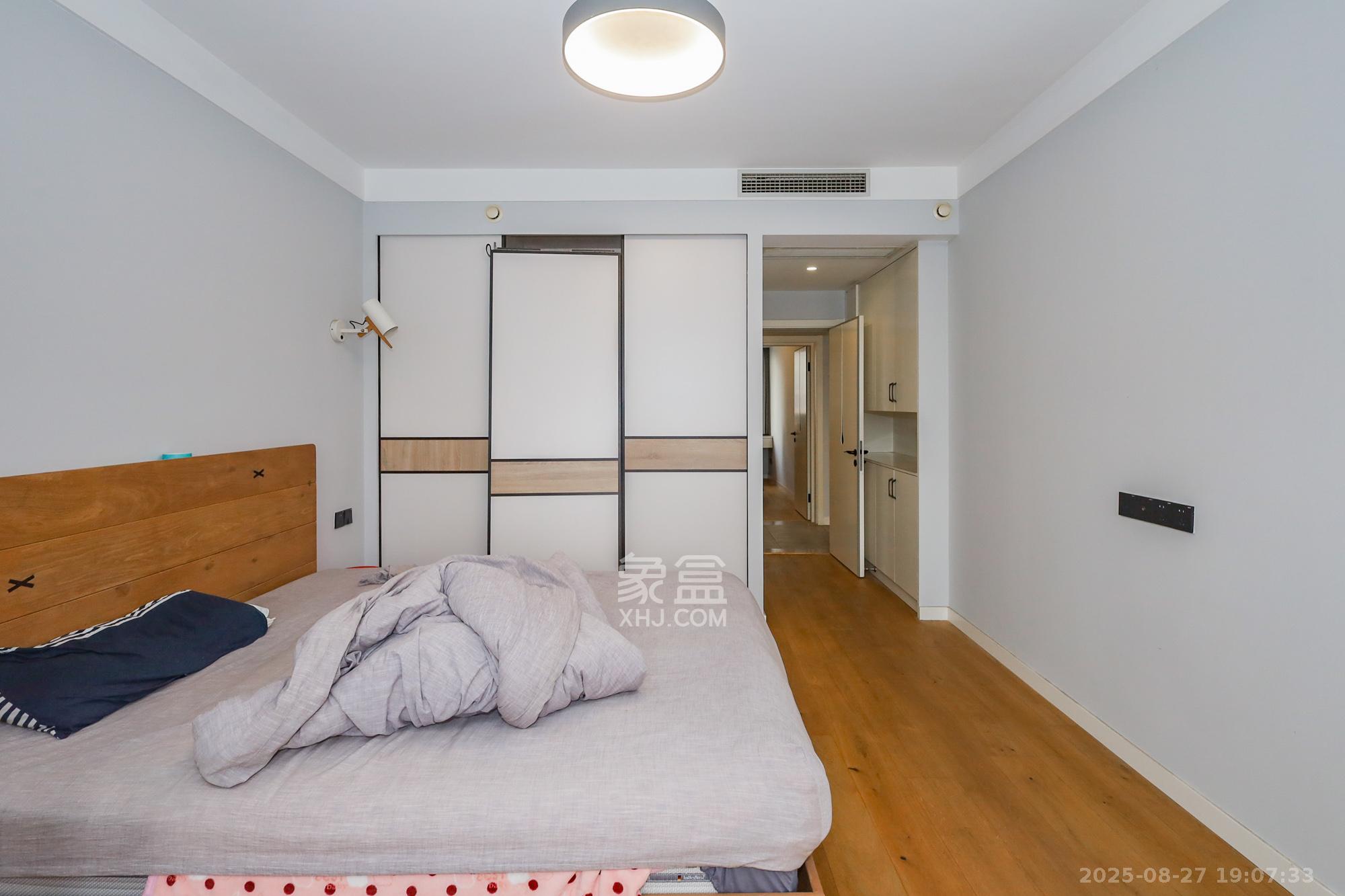 八方小区C区  1室0厅0卫    435.0万卧室