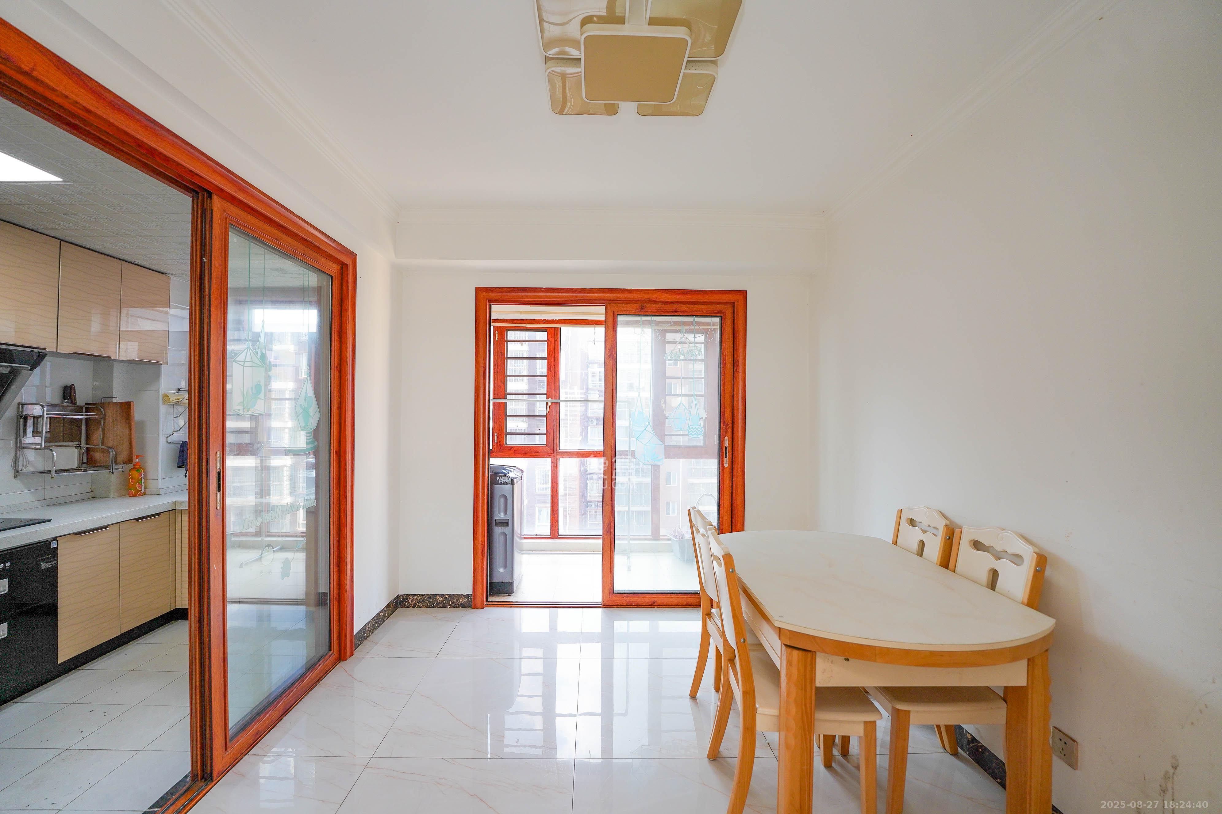 三城花苑(一,二,三期)  3室2厅2卫    62.3万 三城花苑(一,二,三期)  3室2厅2卫    62.3万客厅