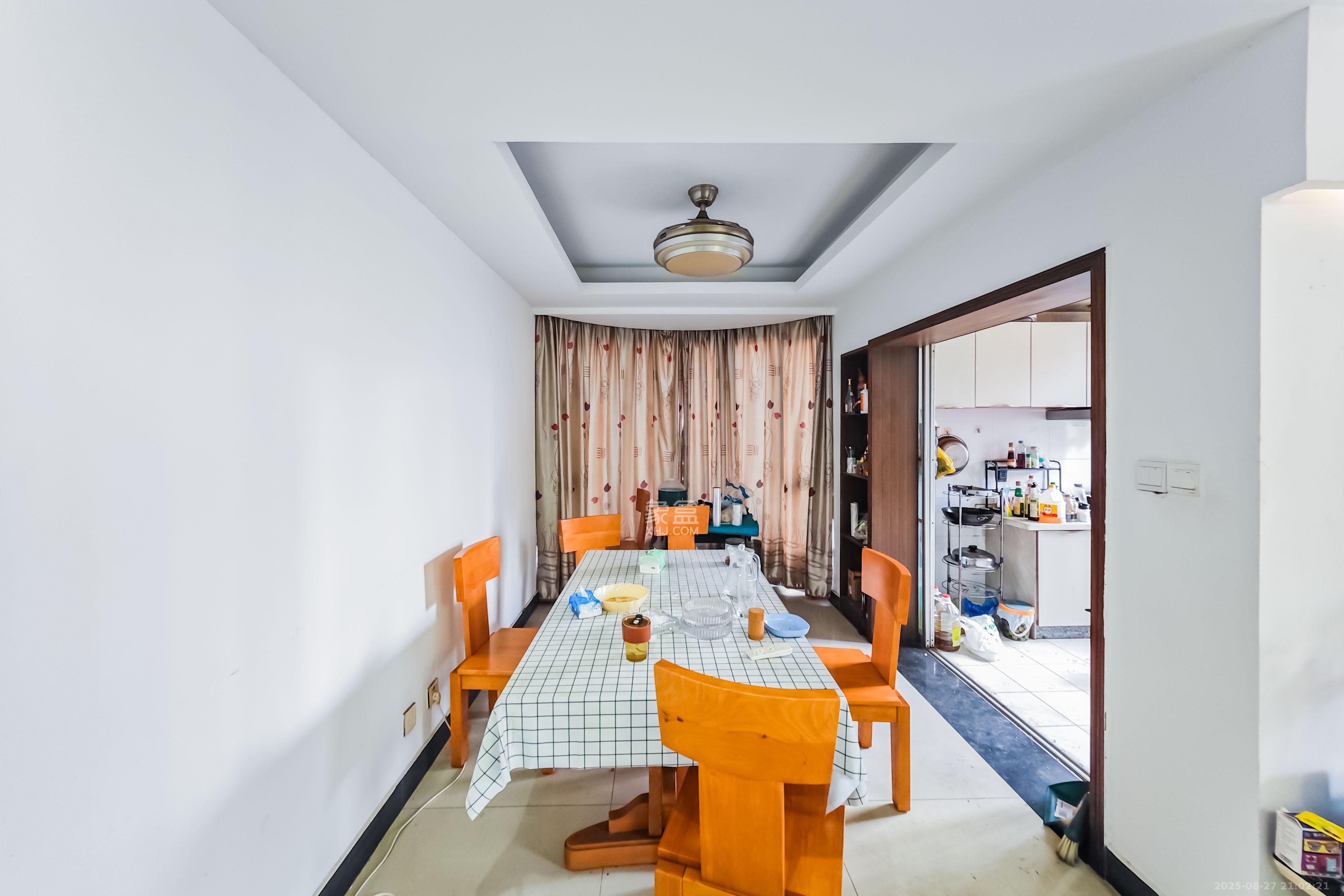 新星小区  5室2厅2卫    65.0万 新星小区  5室2厅2卫    65.0万客厅