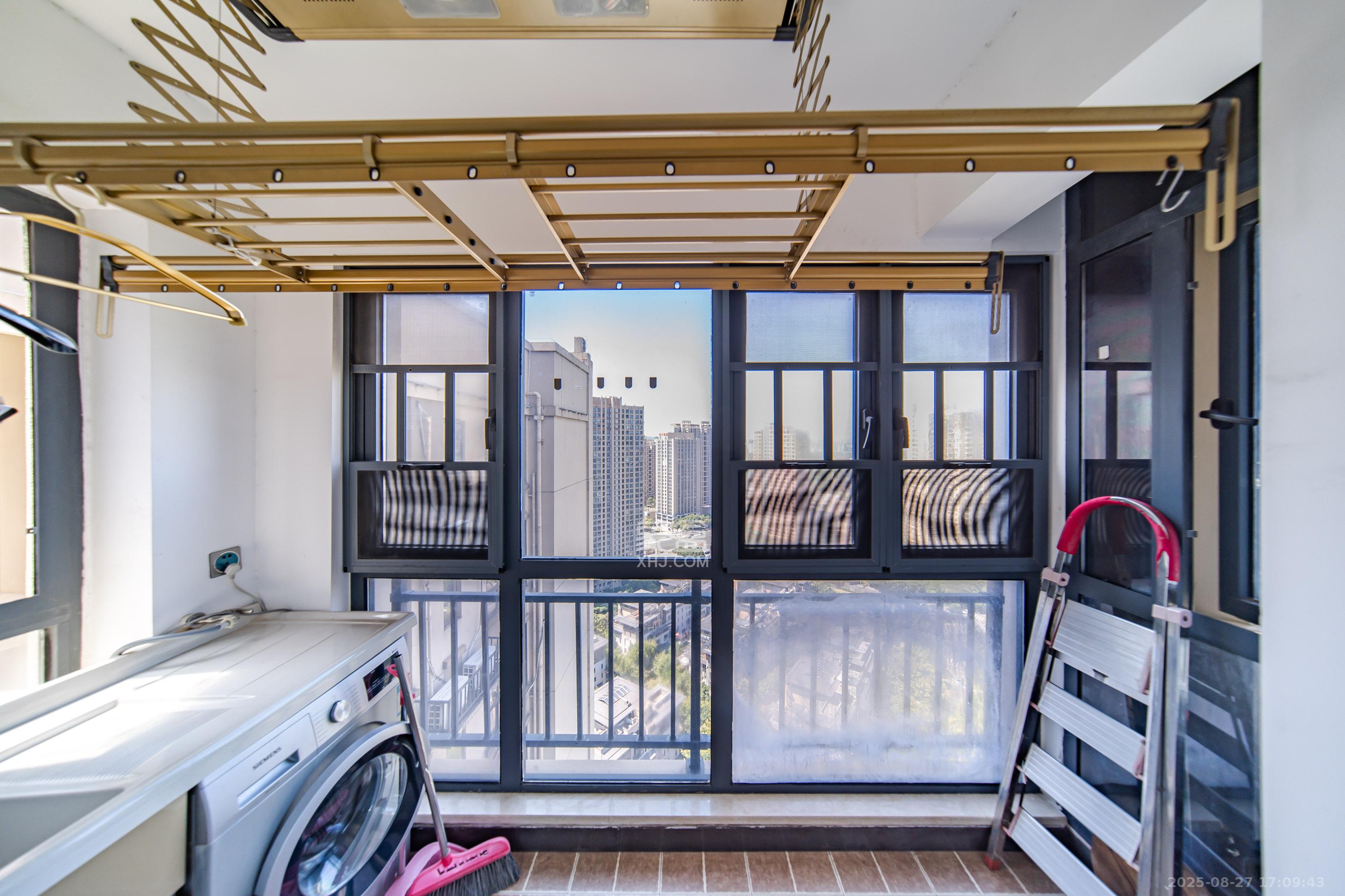 合能洋湖公馆  3室2厅2卫    96.0万 合能洋湖公馆  3室2厅2卫    96.0万阳台