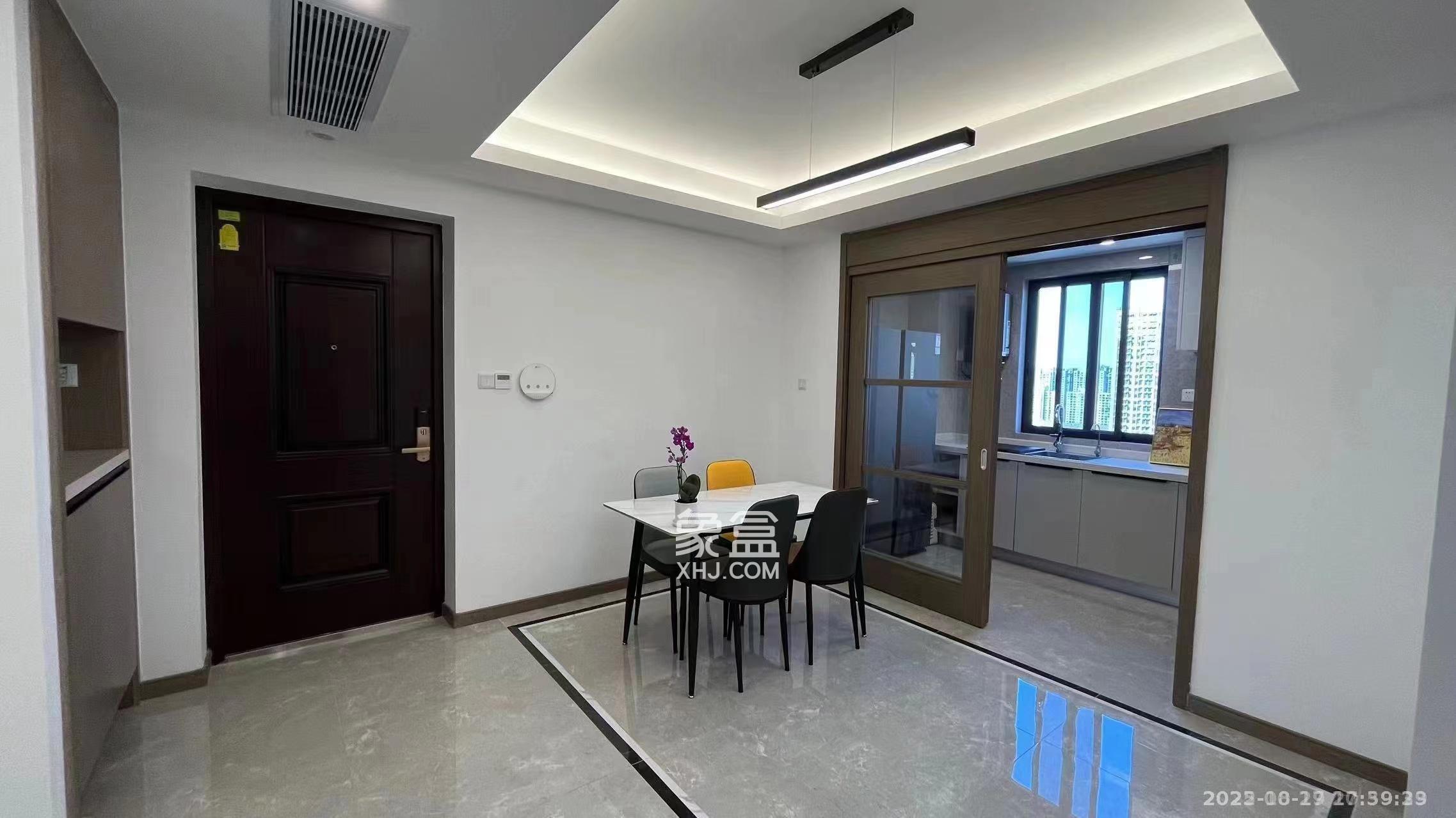 龙湖铂金中心(龙湖春江郦城)  4室2厅2卫    6500.0元/月 龙湖铂金中心(龙湖春江郦城)  4室2厅2卫    6500.0元/月室内图