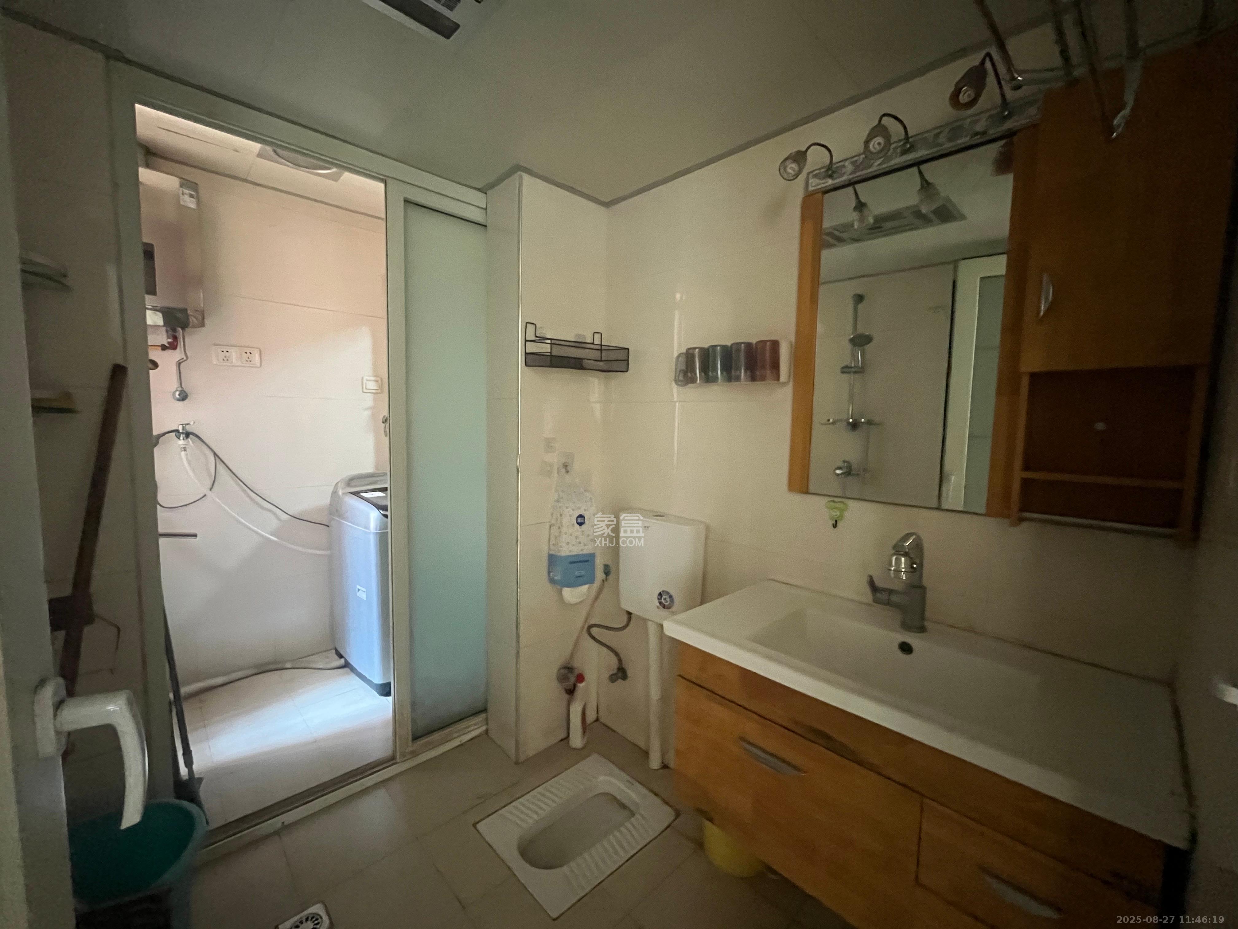 山水华景  3室2厅1卫    2300.0元/月室内图