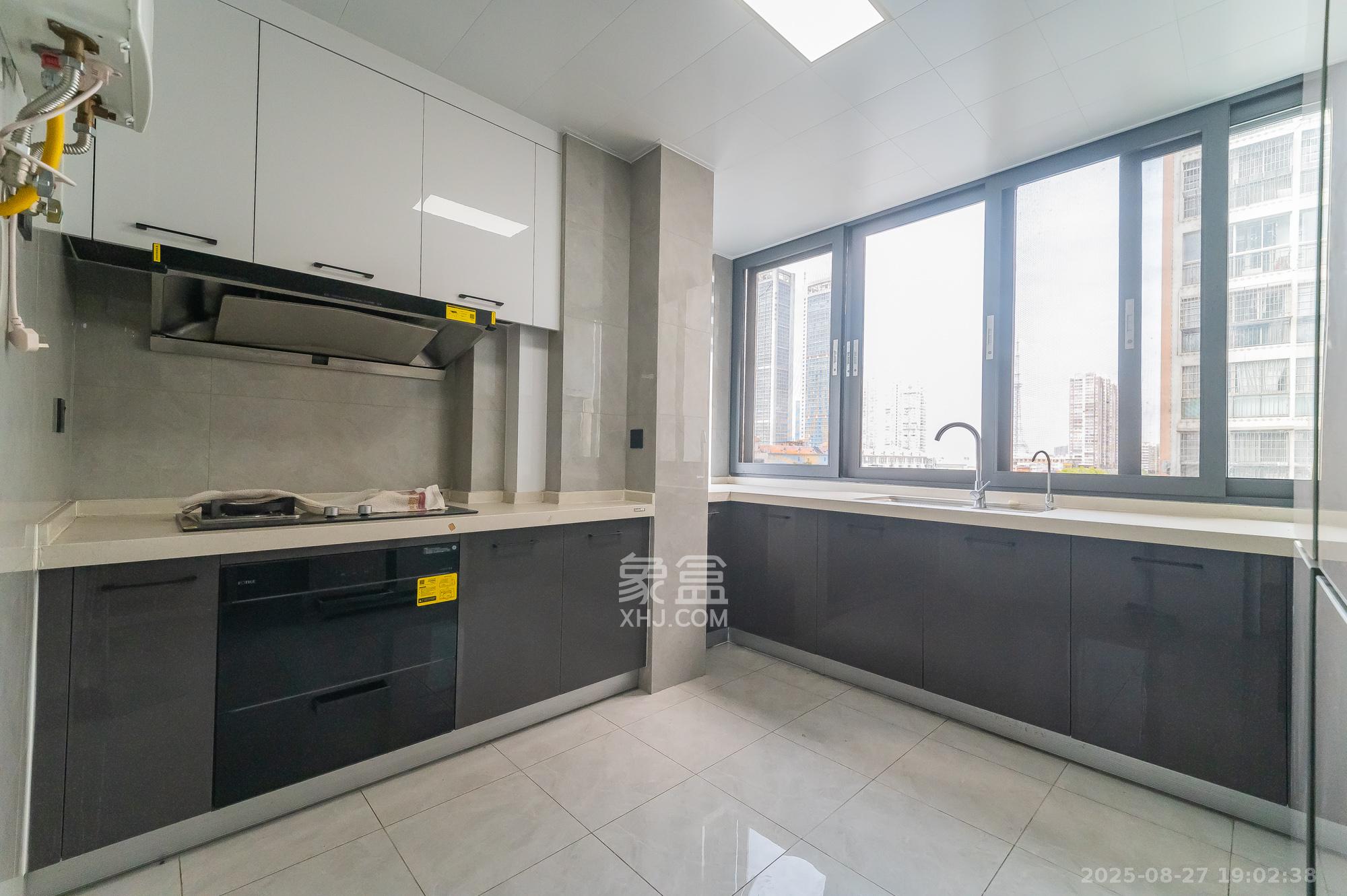 阳光丽景  3室2厅2卫    69.8万 阳光丽景  3室2厅2卫    69.8万厨房