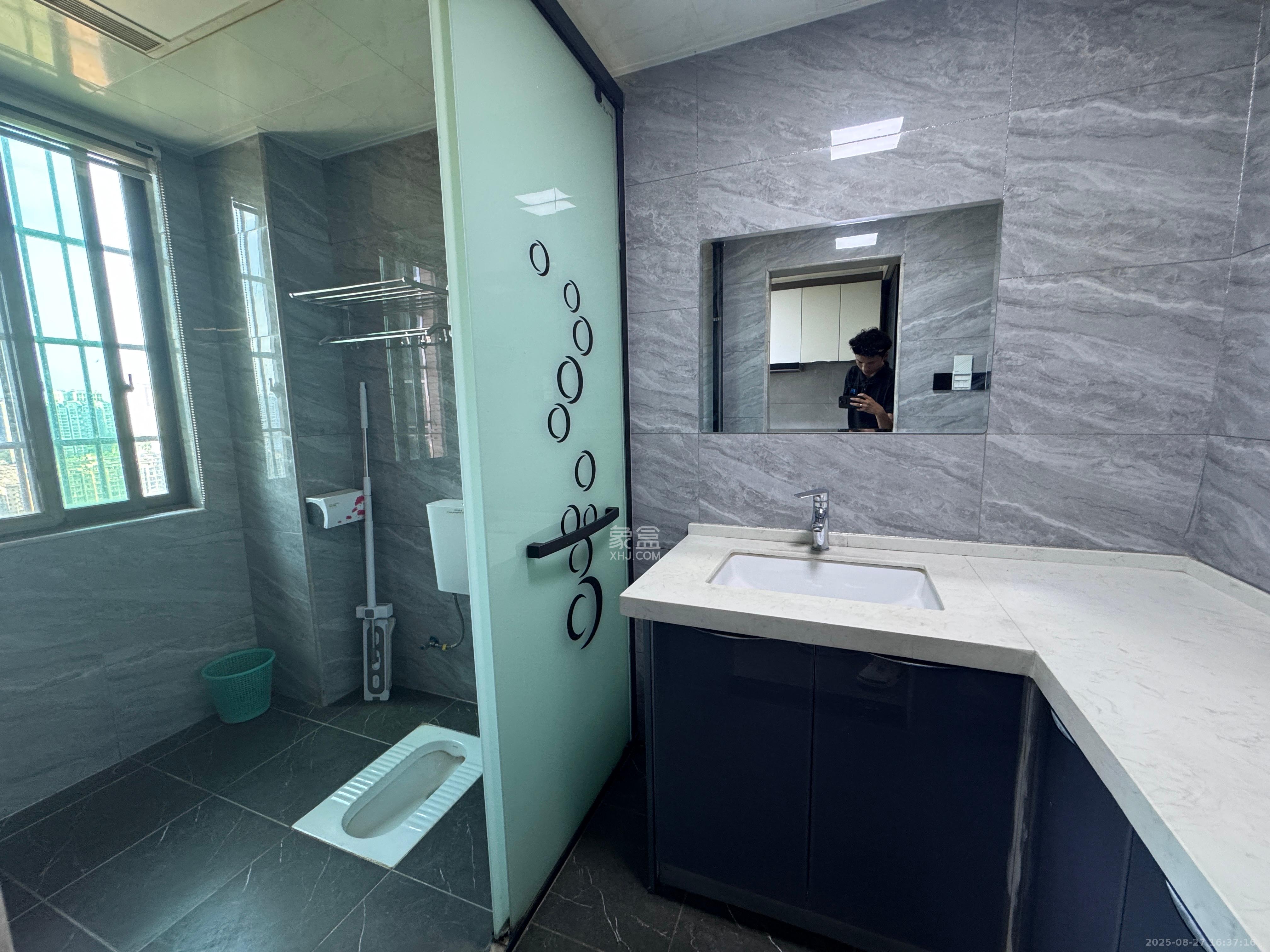 鄱阳佳郡 3室2厅2卫 2300.0元/月 鄱阳佳郡 3室2厅2卫 2300.0元/月室内图