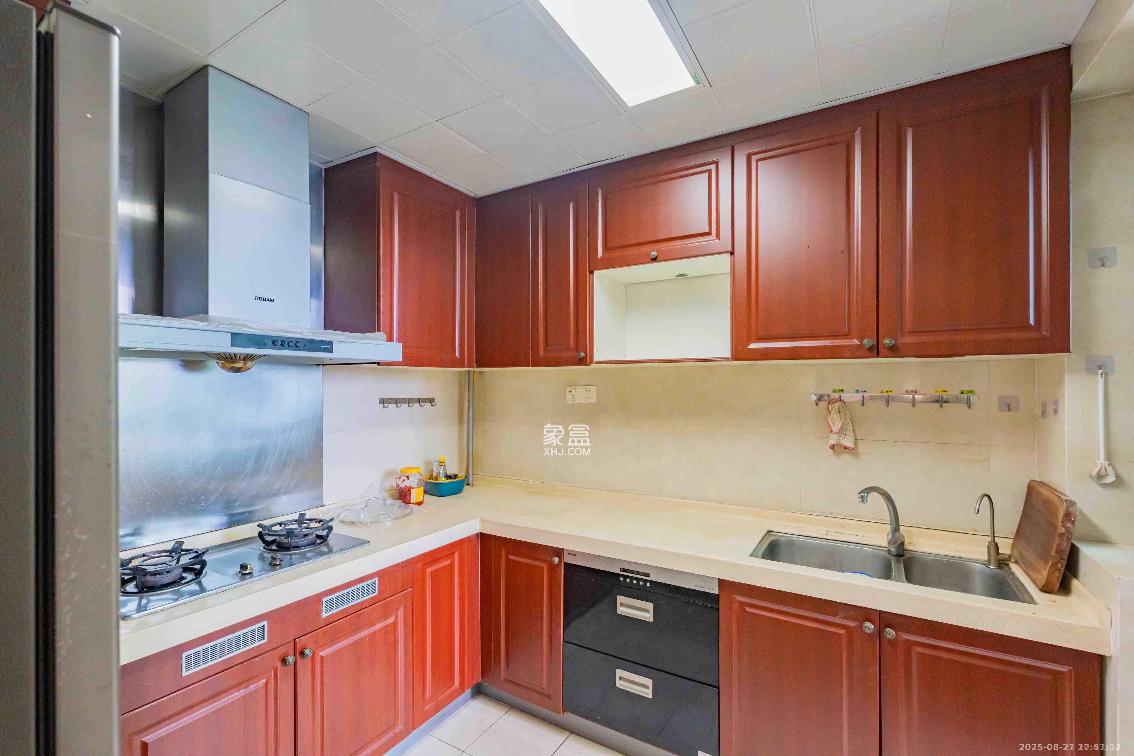 恒大雅苑  3室2厅2卫    2600.0元/月室内图