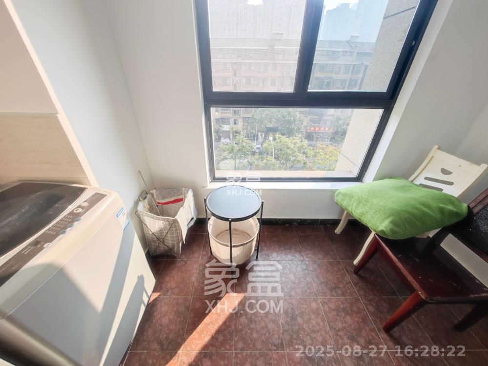 阳光城尚东湾青云苑  3室2厅1卫    2500.0元/月 阳光城尚东湾青云苑  3室2厅1卫    2500.0元/月室内图