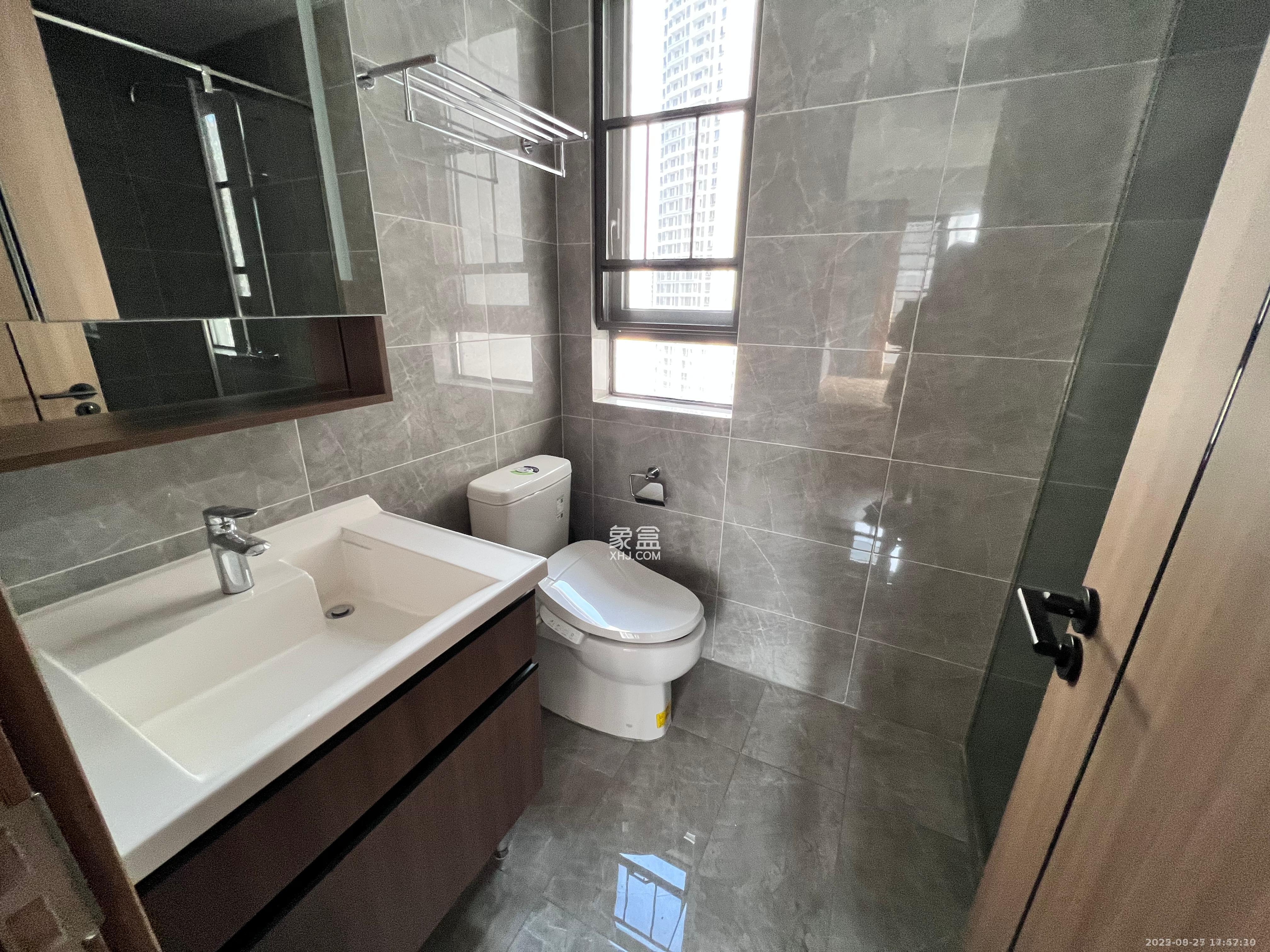 卓越中寰  1室0厅0卫    5000.0元/月 卓越中寰  1室0厅0卫    5000.0元/月室内图