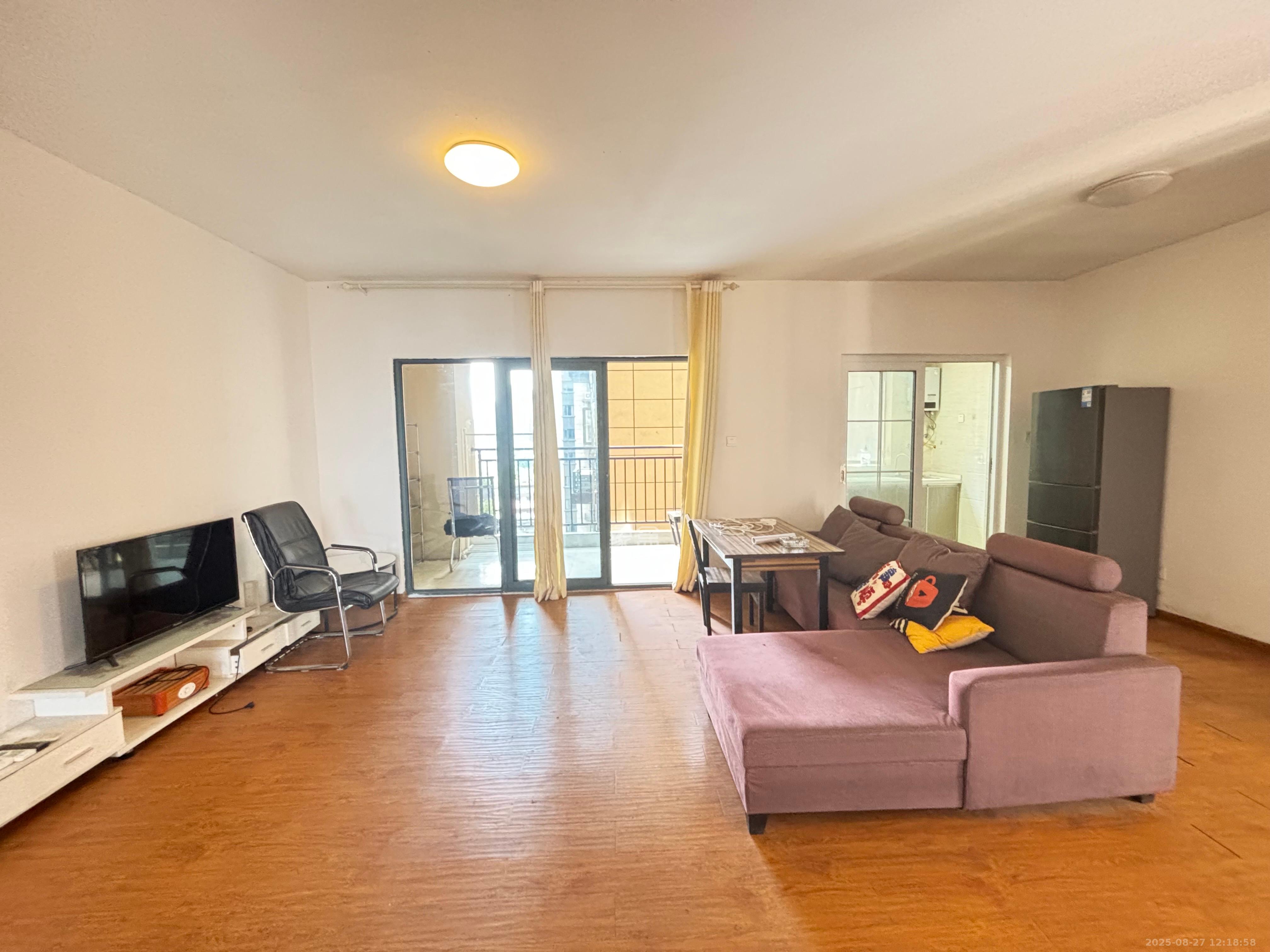 荣盛花语书苑 3室2厅2卫 2700.0元/月 荣盛花语书苑 3室2厅2卫 2700.0元/月室内图