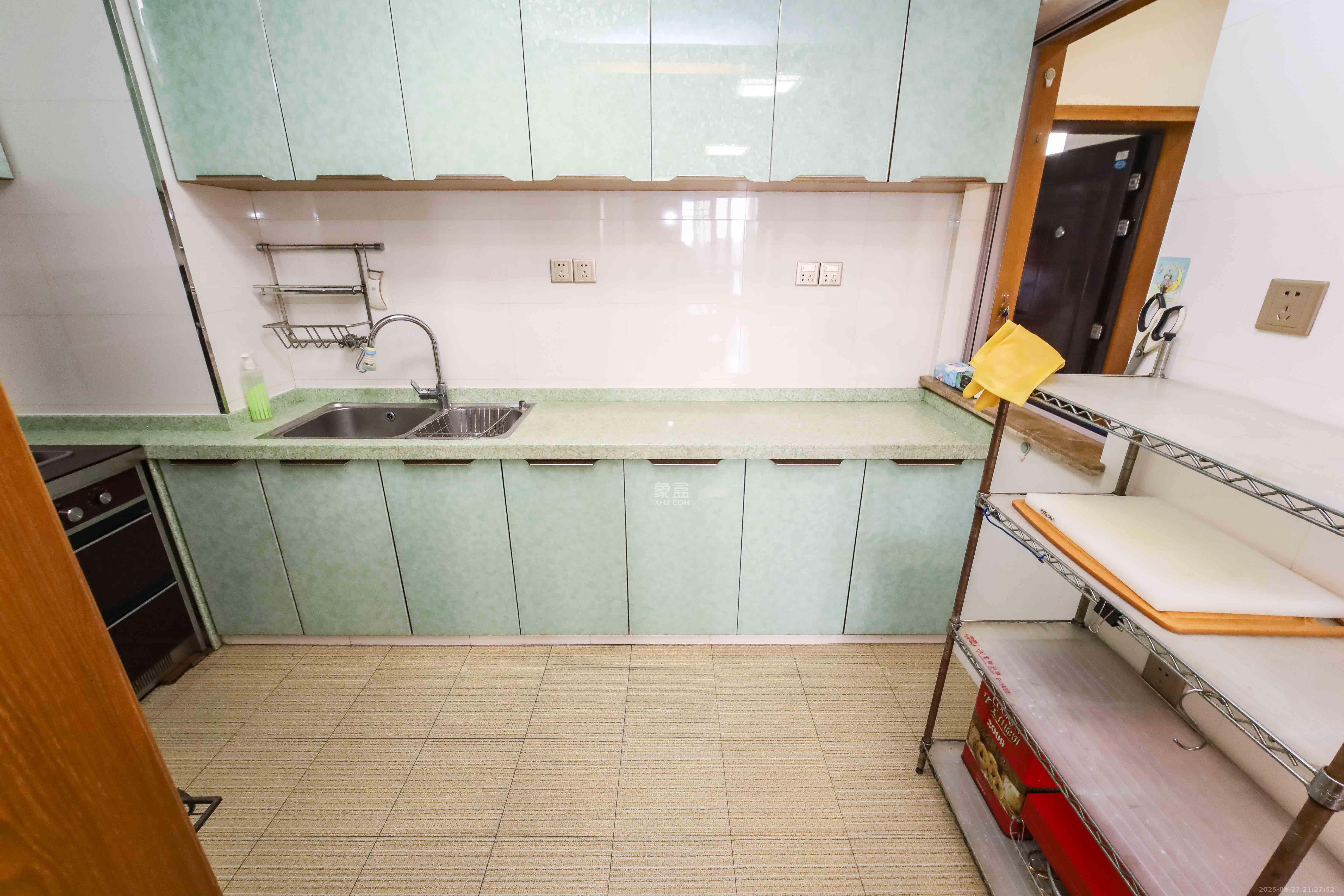 崇文阁(省教育厅宿舍) 4室2厅2卫 130.0万 崇文阁(省教育厅宿舍) 4室2厅2卫 130.0万厨房