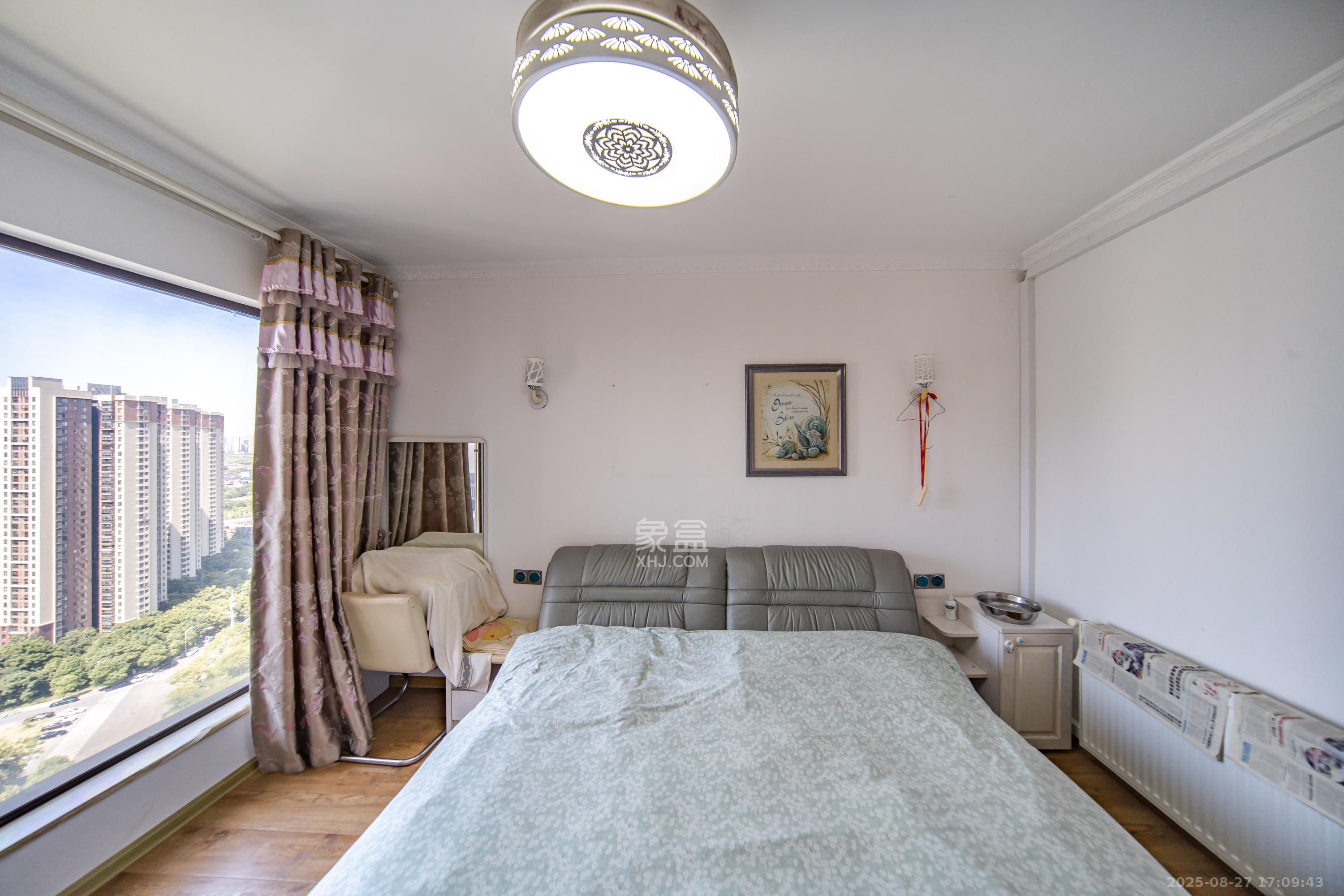 合能洋湖公馆  3室2厅2卫    96.0万 合能洋湖公馆  3室2厅2卫    96.0万卧室