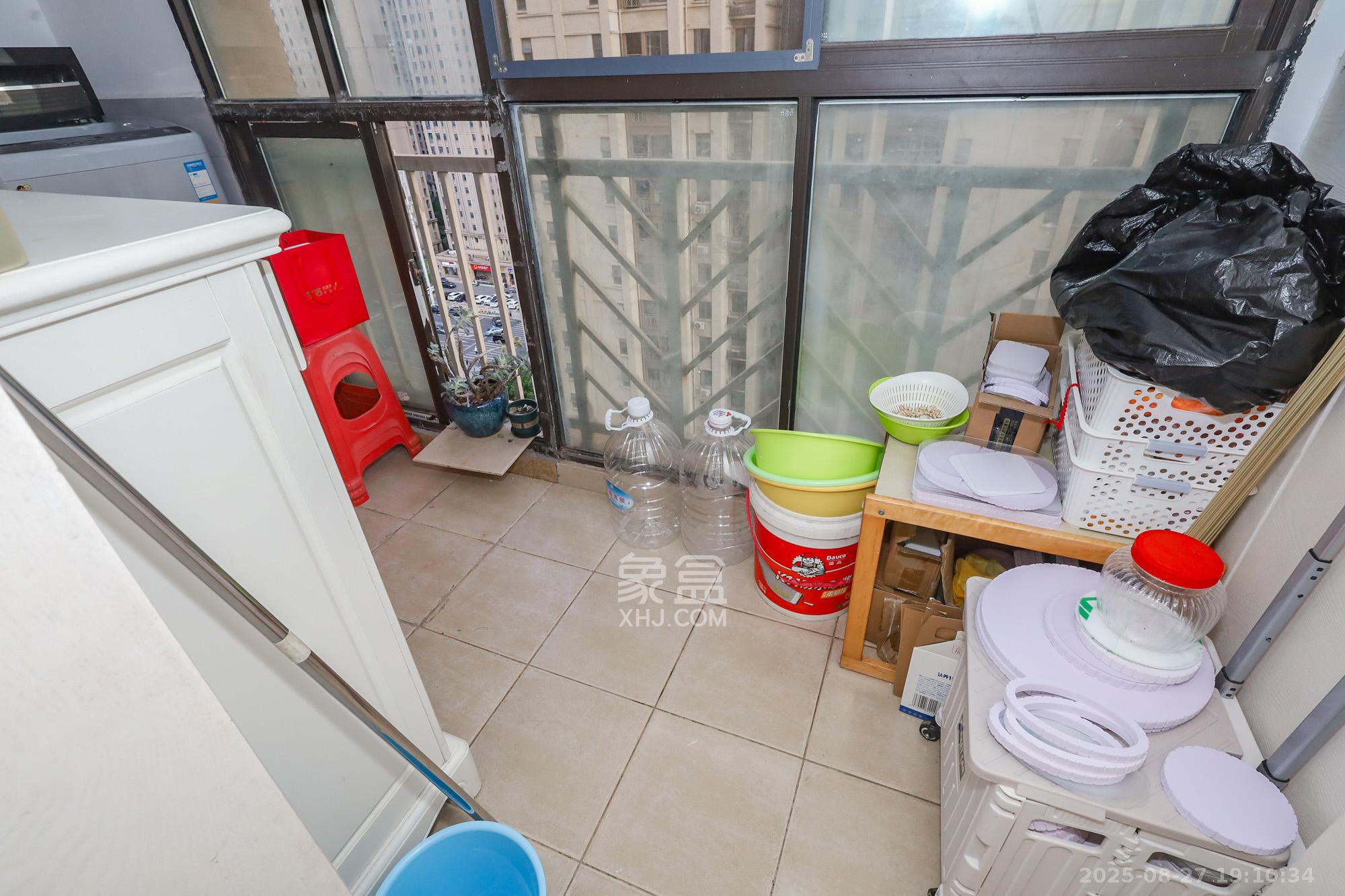 旭辉藏郡（藏郡、旭湘华府)  3室2厅2卫    218.0万阳台