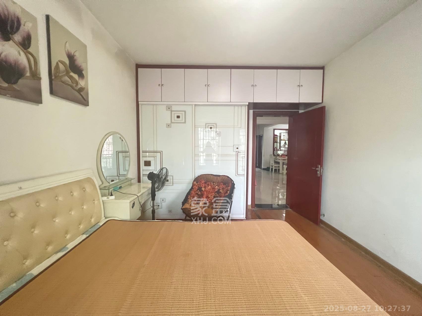 中南汽车世界 3室2厅2卫 1400.0元/月 中南汽车世界 3室2厅2卫 1400.0元/月室内图