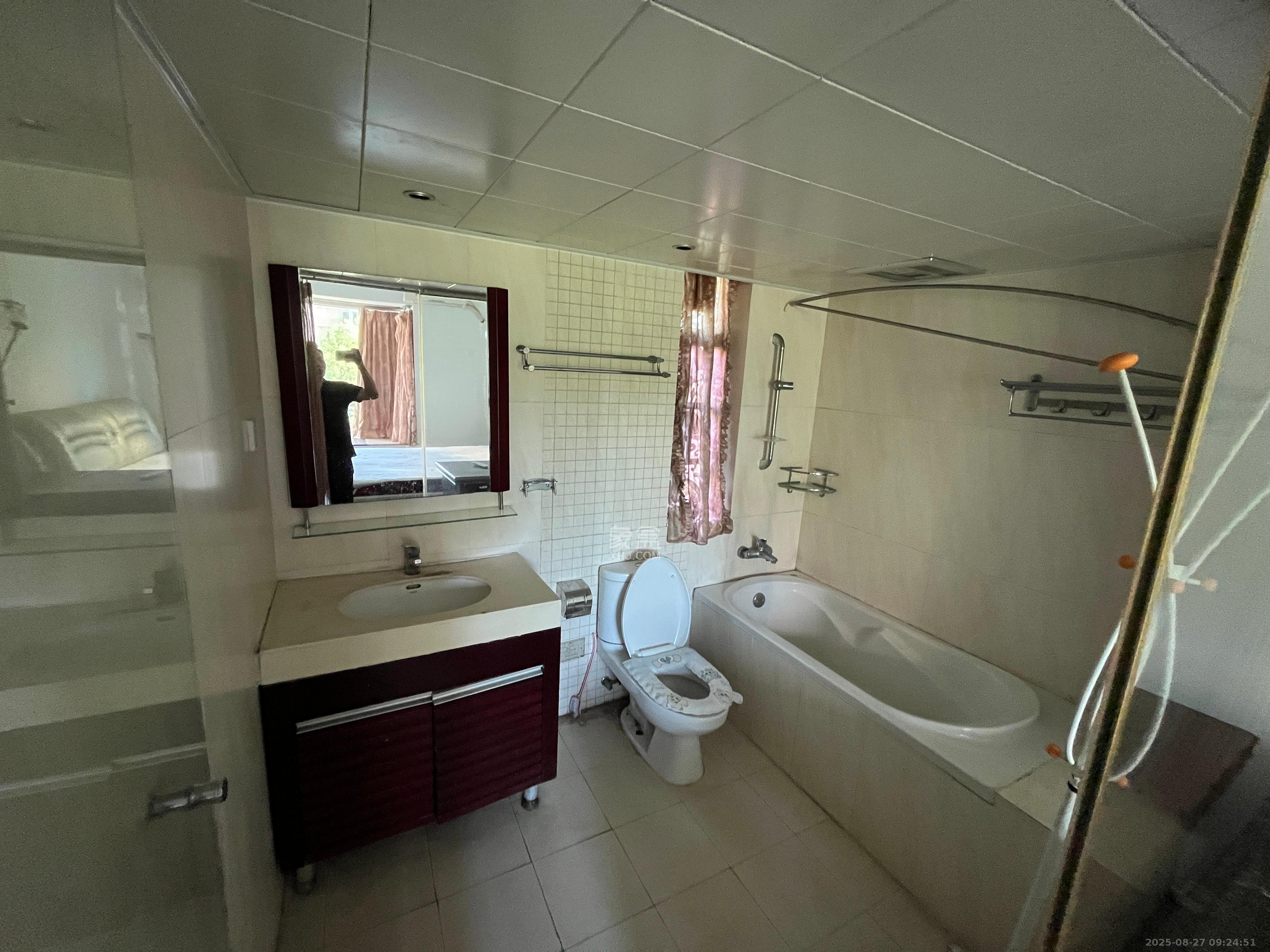 珠江花城一期桂苑  3室2厅1卫    2400.0元/月 珠江花城一期桂苑  3室2厅1卫    2400.0元/月室内图