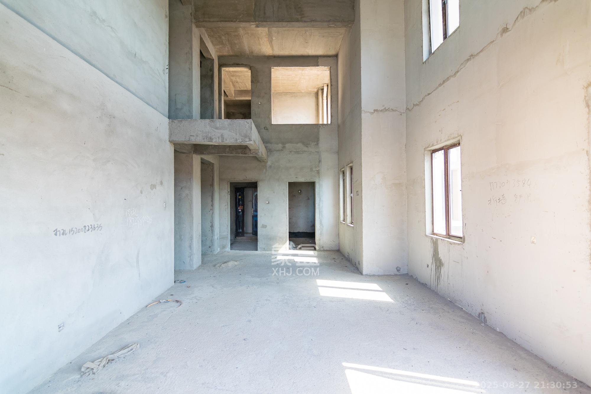 熙庭原著(房聚云台府) 5室2厅3卫 113.8万 熙庭原著(房聚云台府) 5室2厅3卫 113.8万客厅