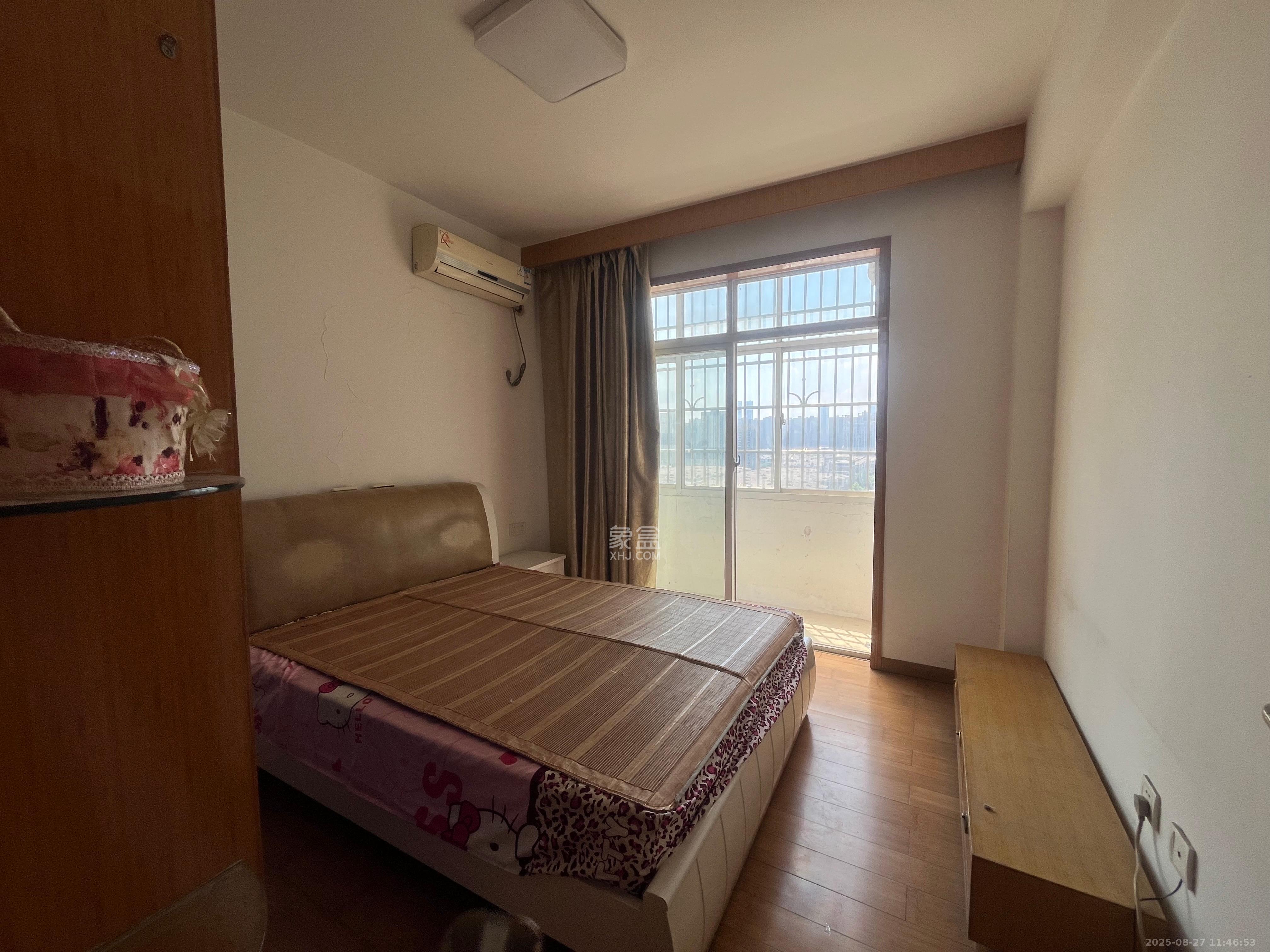 山水华景  3室2厅1卫    2300.0元/月室内图