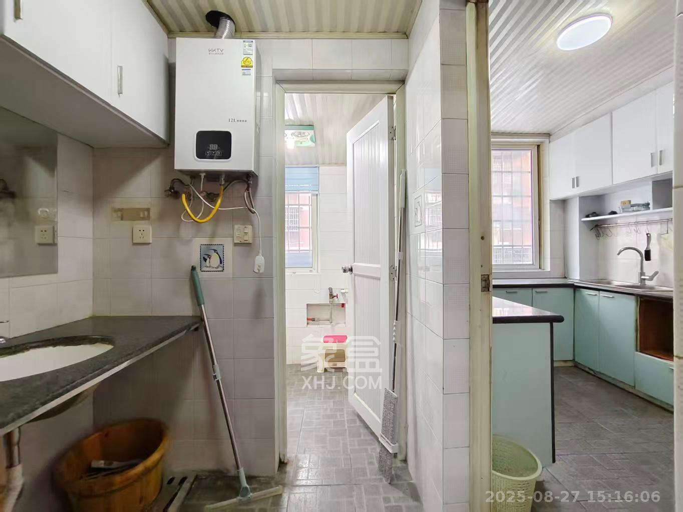 新桥小区  3室2厅2卫    2200.0元/月室内图