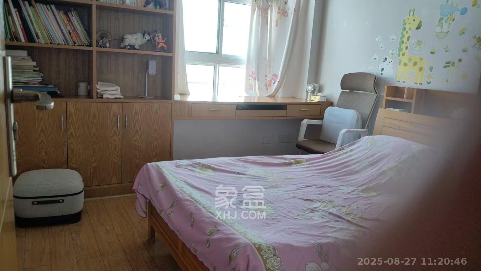 嘉盛华庭（一期、二期、三期）  3室2厅2卫    3200.0元/月室内图