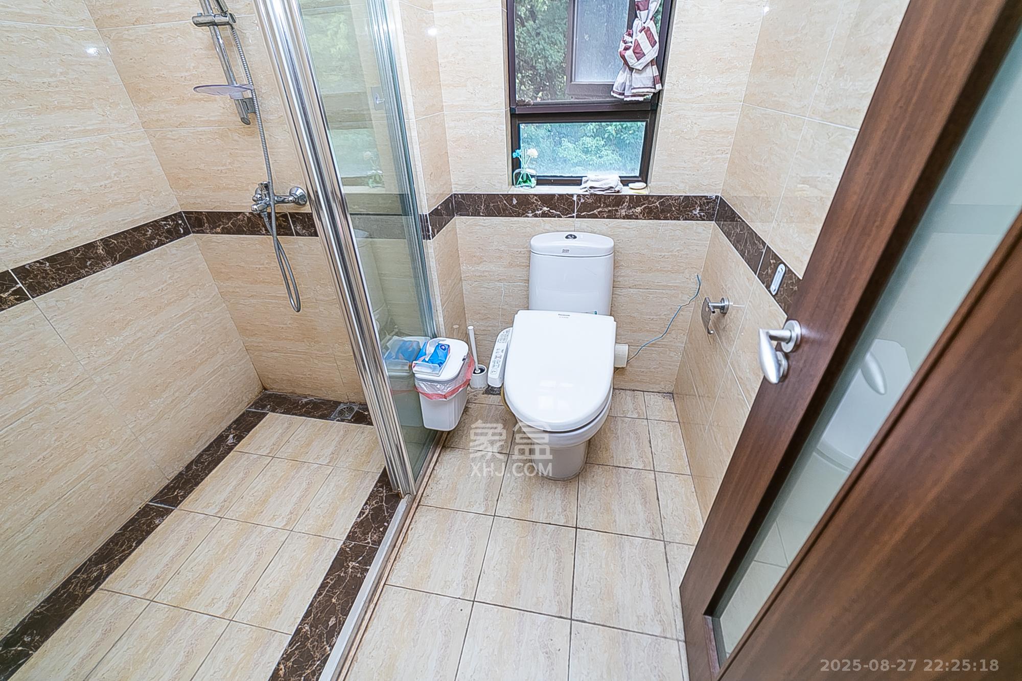 万科紫台  3室2厅2卫    238.0万 万科紫台  3室2厅2卫    238.0万卫生间