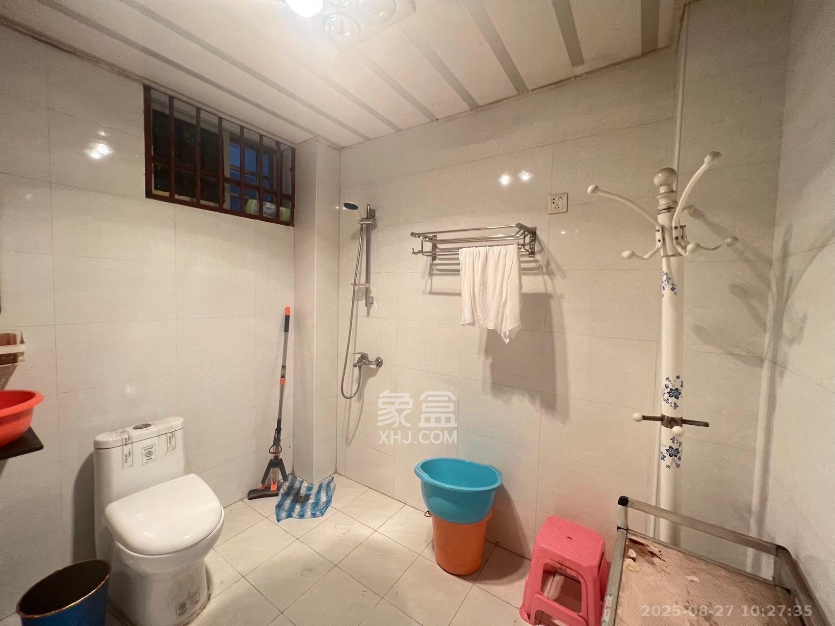 中南汽车世界 3室2厅2卫 1400.0元/月 中南汽车世界 3室2厅2卫 1400.0元/月室内图