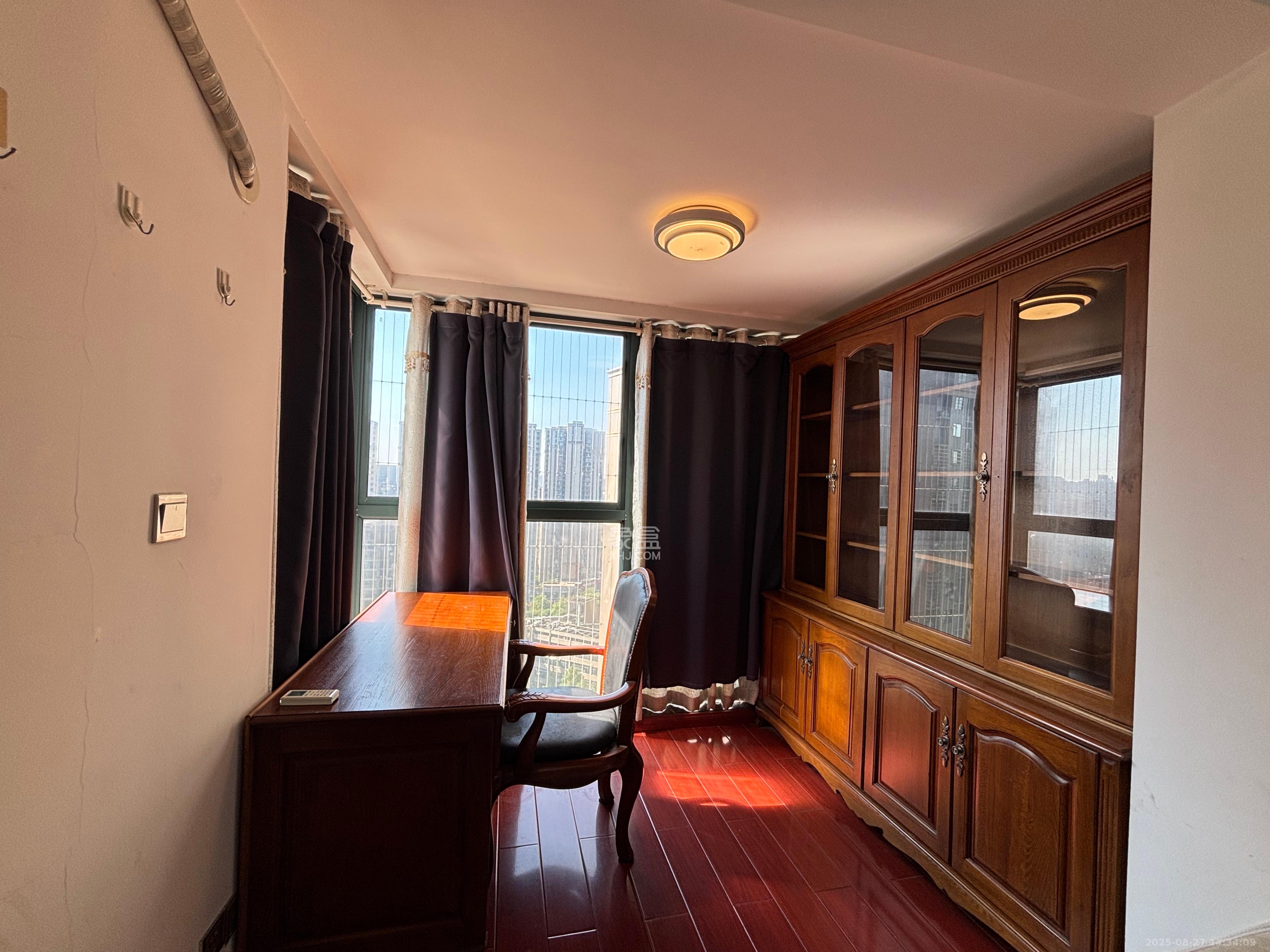 筑梦佳园 4室2厅2卫 2300.0元/月 筑梦佳园 4室2厅2卫 2300.0元/月室内图