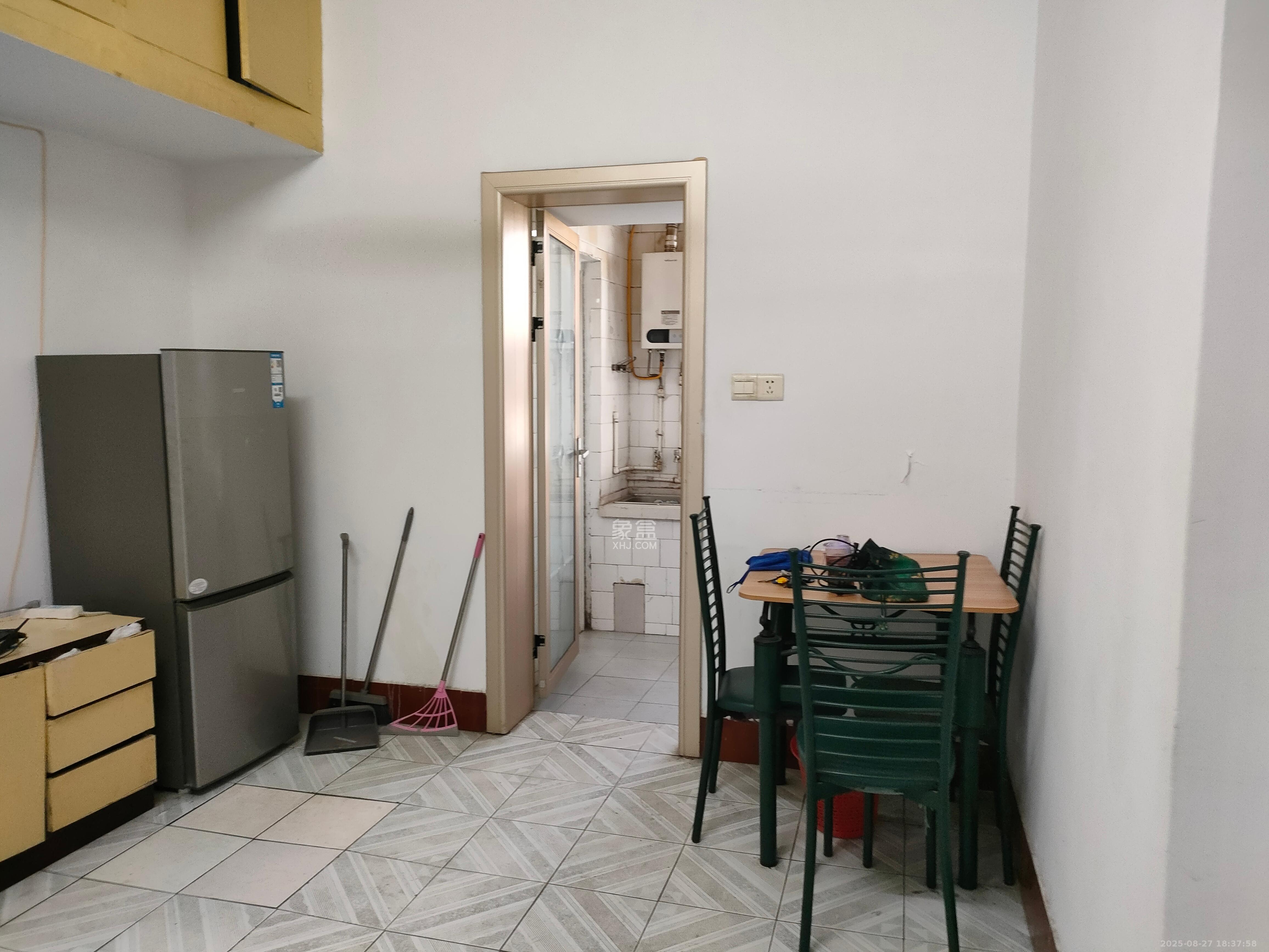 赤岗小区(一二三片) 3室2厅1卫 1500.0元/月 赤岗小区(一二三片) 3室2厅1卫 1500.0元/月室内图