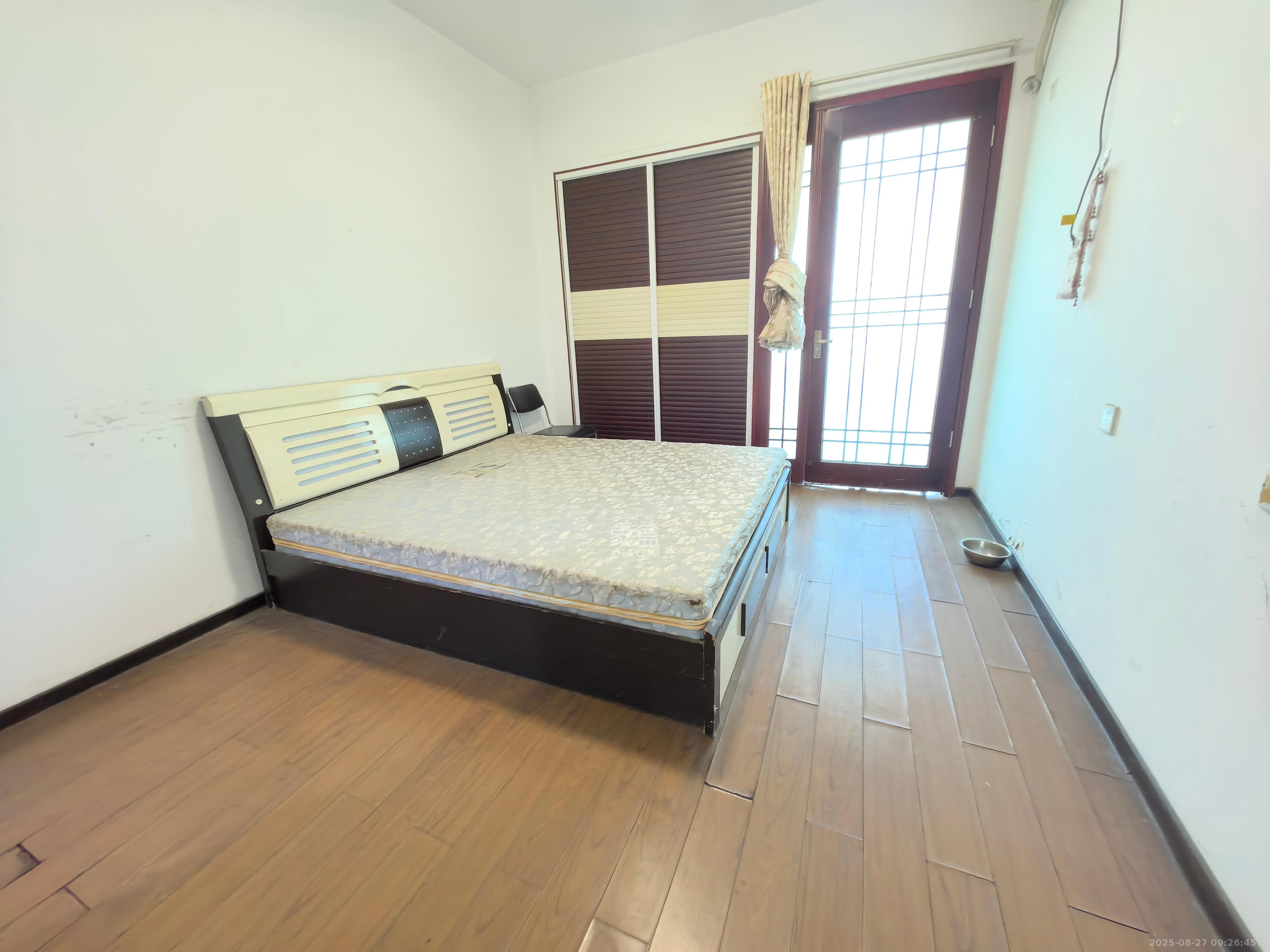 中南汽车世界  3室2厅1卫    1100.0元/月室内图