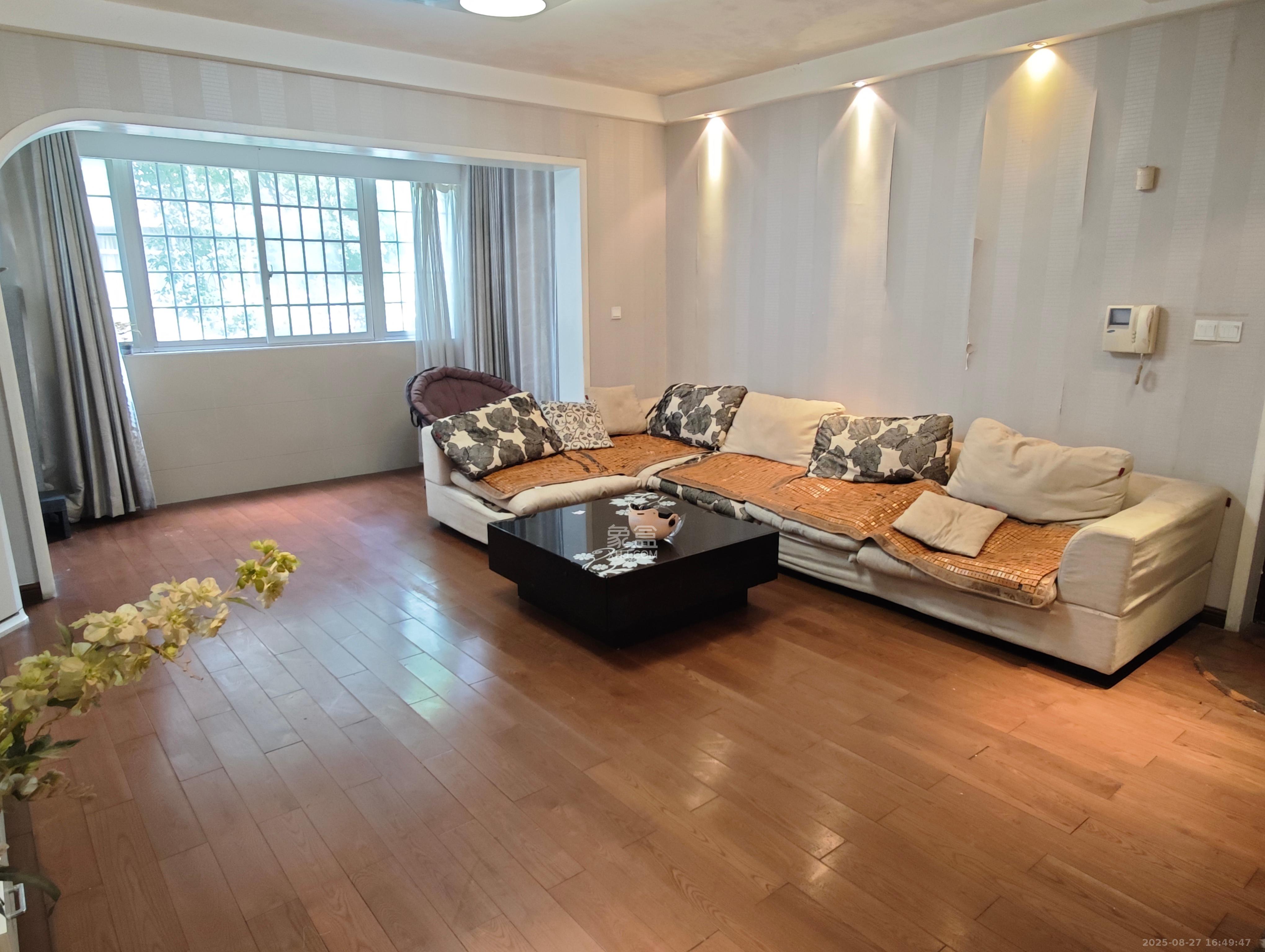 金侨中央花园 3室2厅2卫 1600.0元/月 金侨中央花园 3室2厅2卫 1600.0元/月室内图