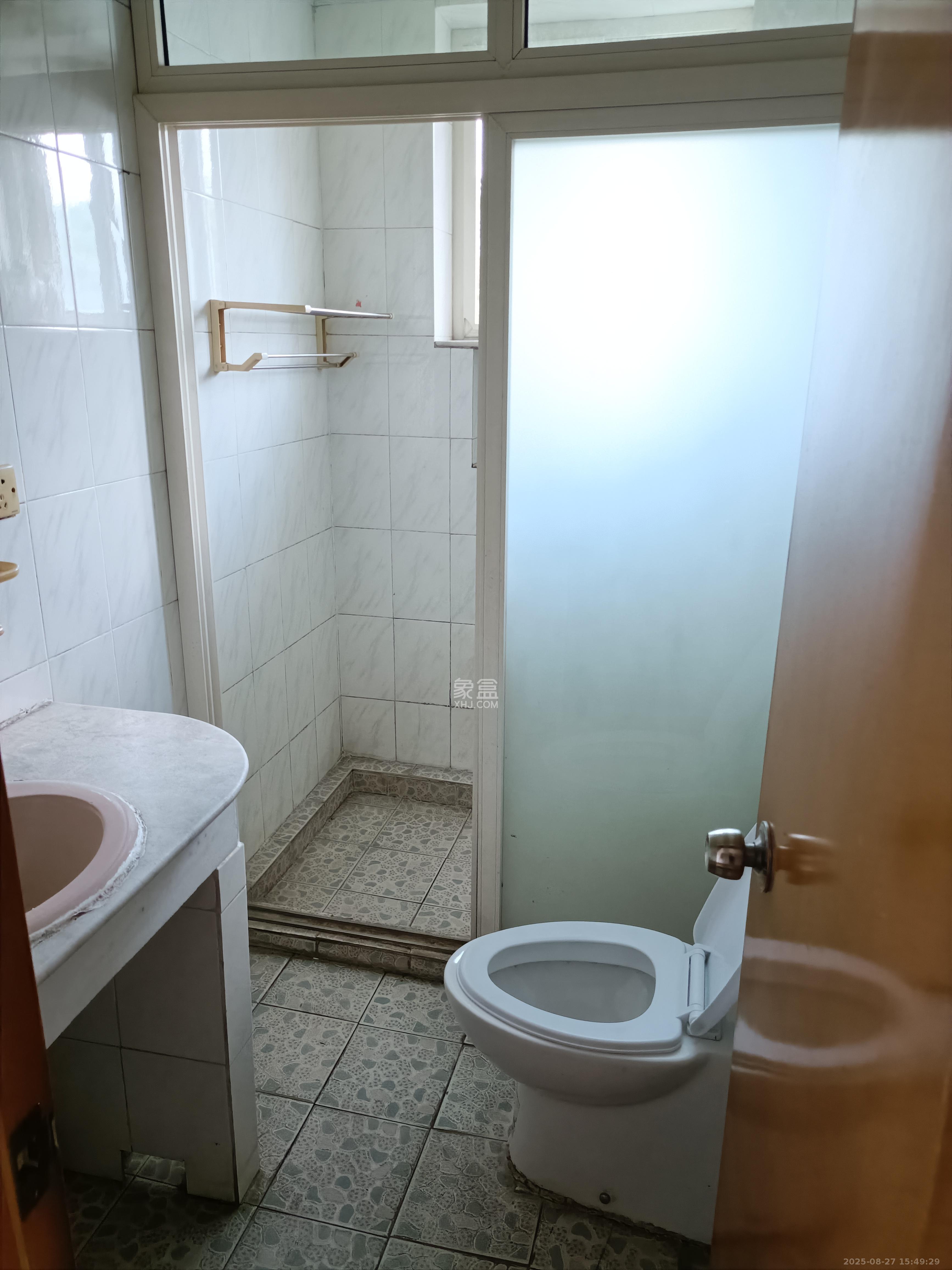 德雅路电影公司宿舍  2室2厅1卫    2000.0元/月 德雅路电影公司宿舍  2室2厅1卫    2000.0元/月室内图