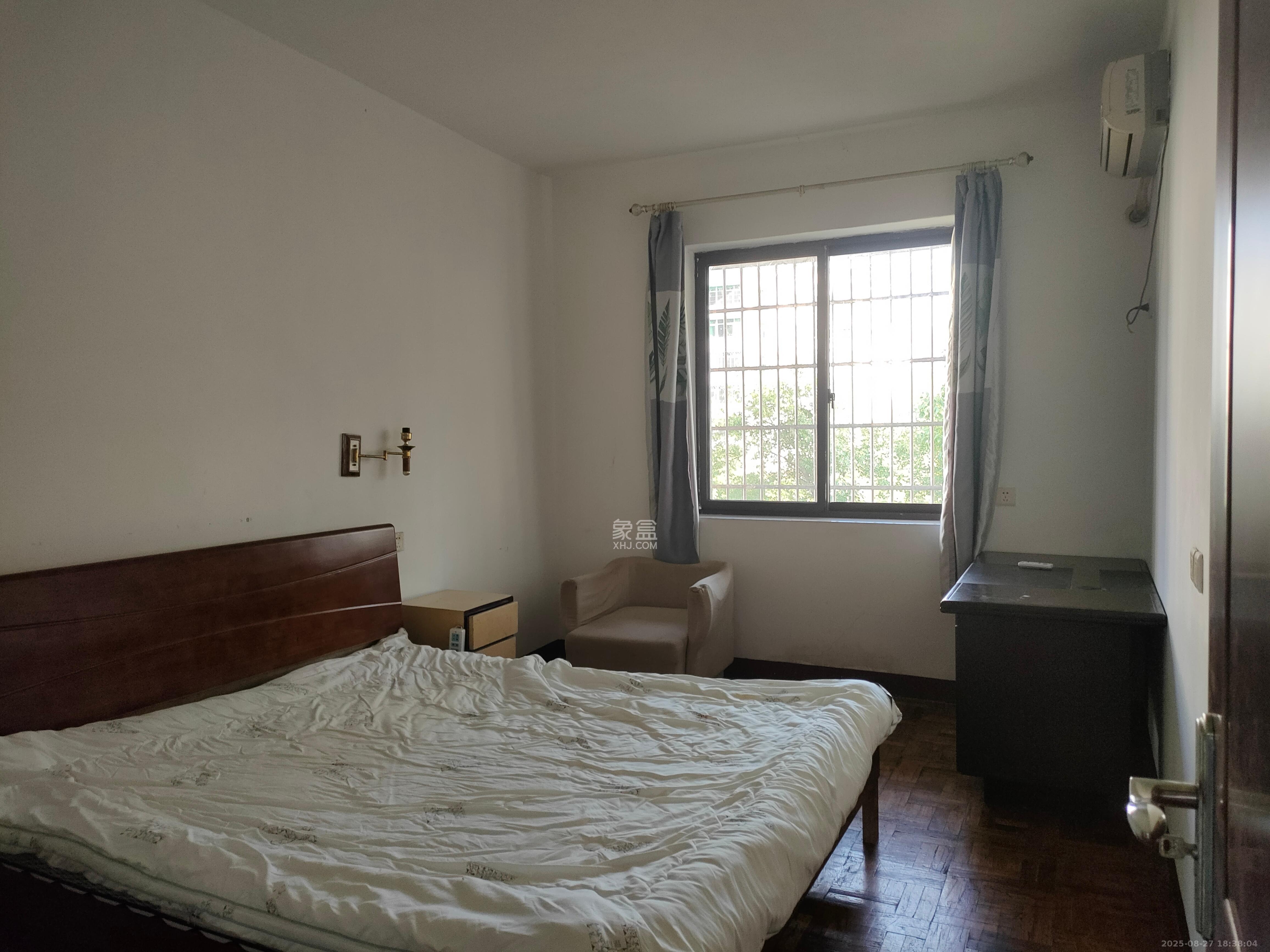 赤岗小区(一二三片) 3室2厅1卫 1500.0元/月 赤岗小区(一二三片) 3室2厅1卫 1500.0元/月室内图