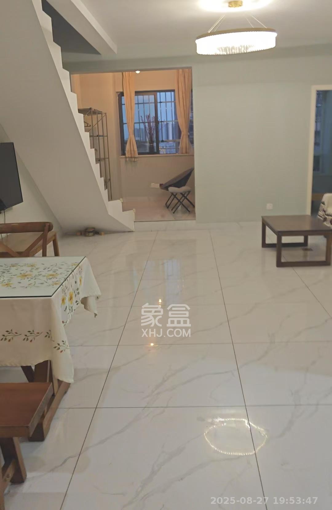 山水湾  1室2厅1卫    1800.0元/月 山水湾  1室2厅1卫    1800.0元/月