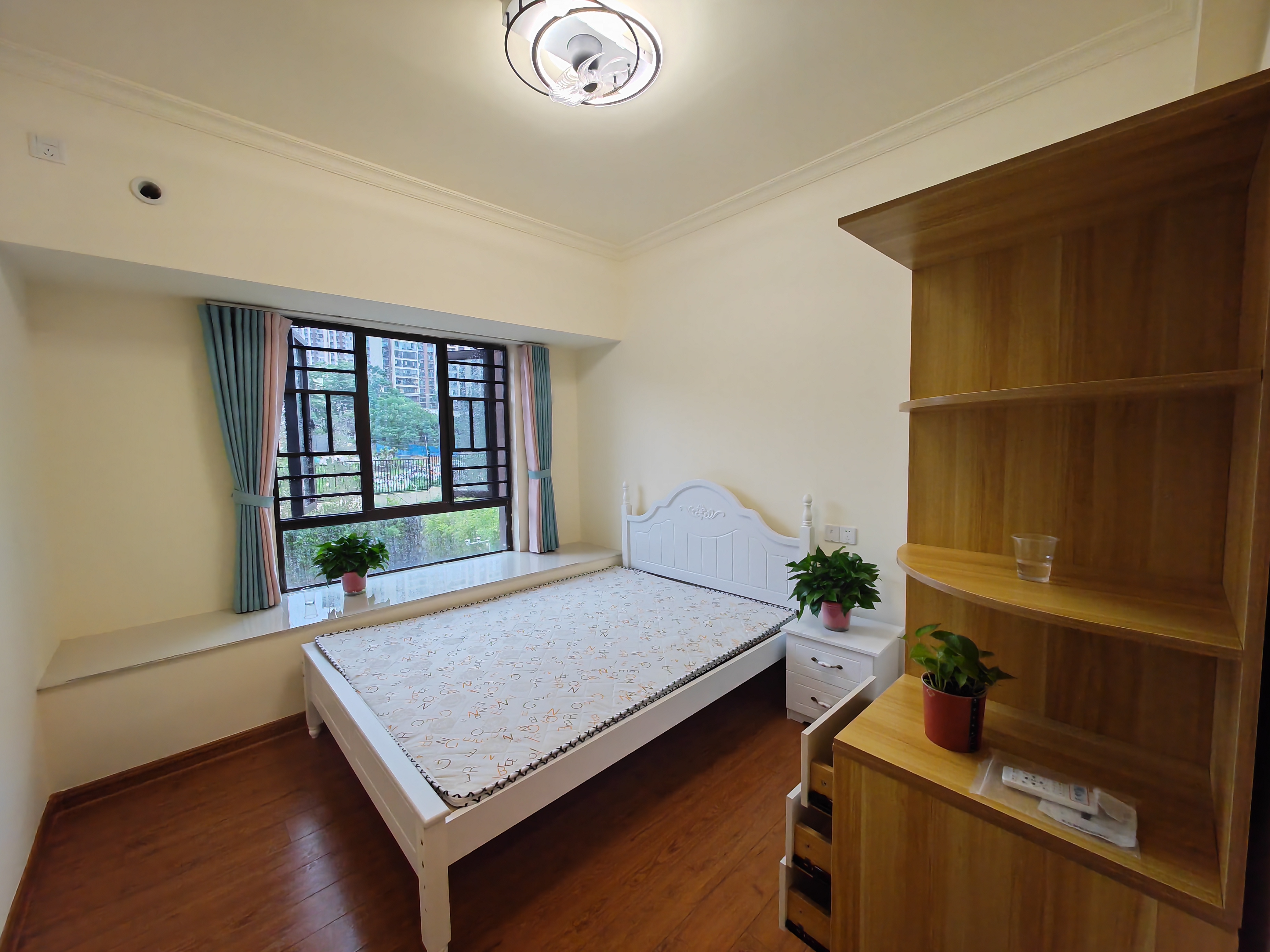 碧桂园豪园-二期 4室2厅2卫 86.8万 碧桂园豪园-二期 4室2厅2卫 86.8万客厅