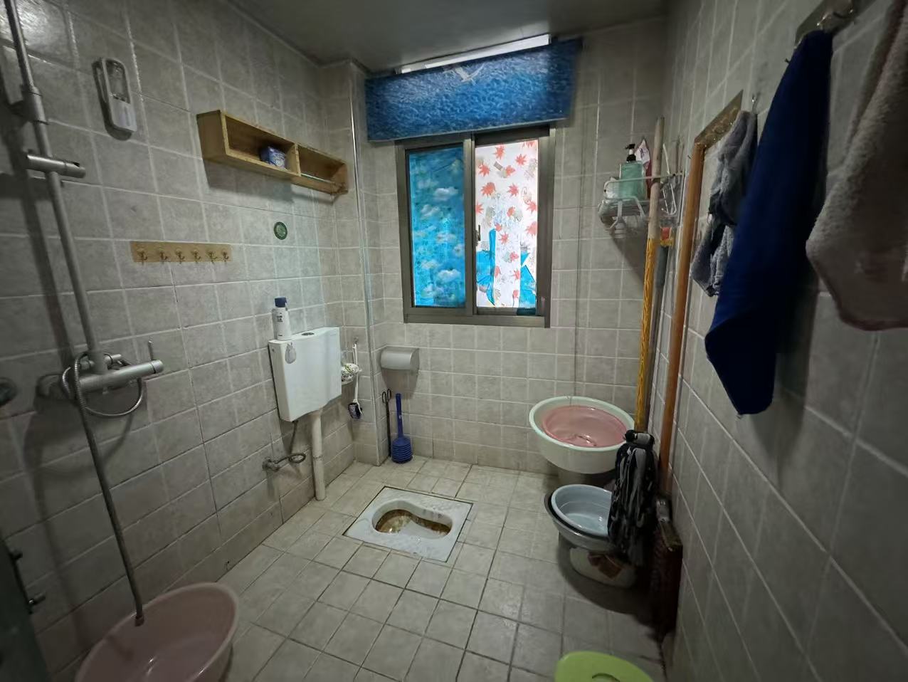 南风苑 4室2厅2卫 100.0万 南风苑 4室2厅2卫 100.0万客厅