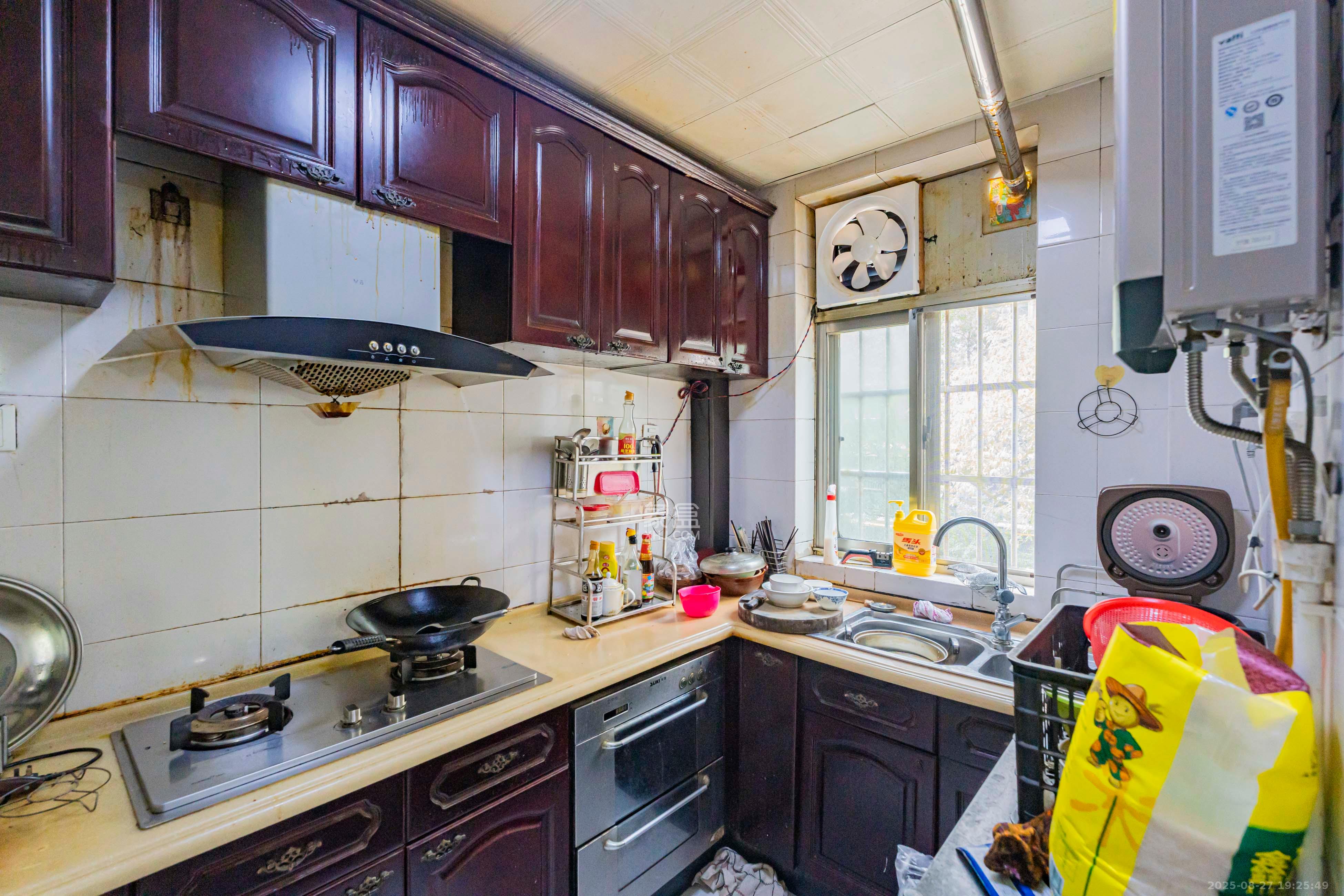 新家园  3室2厅1卫    70.0万 新家园  3室2厅1卫    70.0万厨房