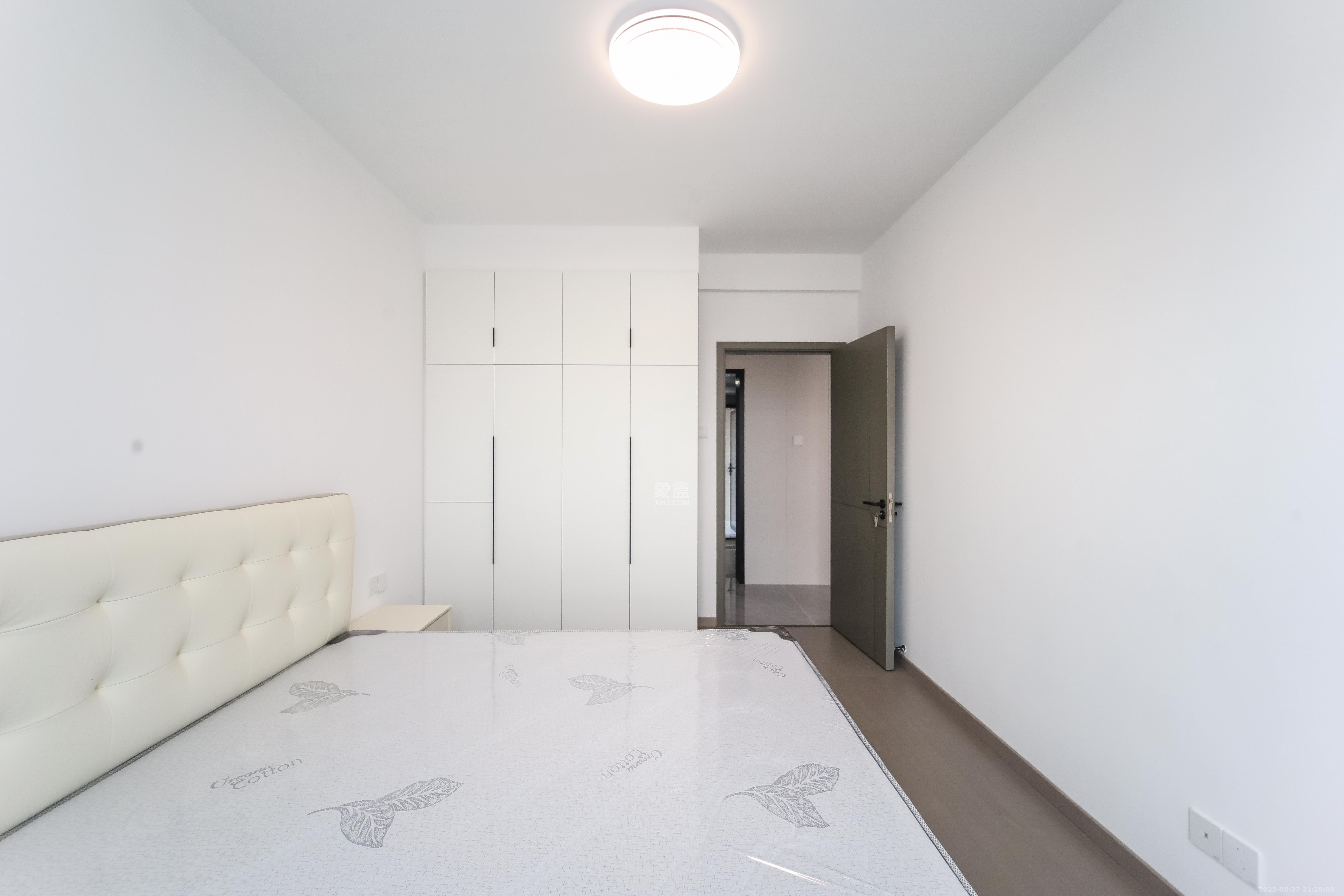 先锋东外滩  3室2厅2卫    99.0万 先锋东外滩  3室2厅2卫    99.0万卧室