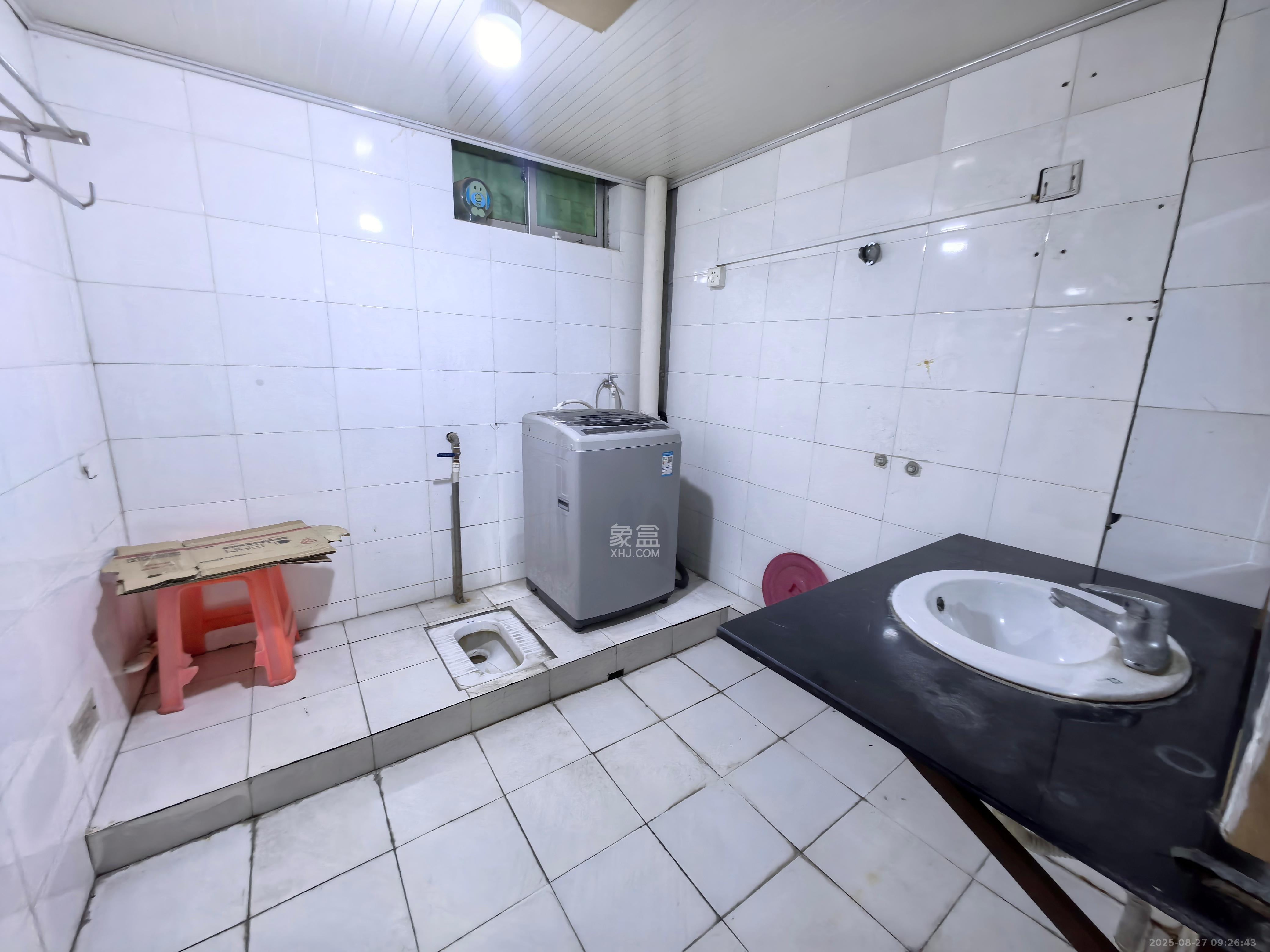 中南汽车世界 3室2厅1卫 1100.0元/月 中南汽车世界 3室2厅1卫 1100.0元/月室内图