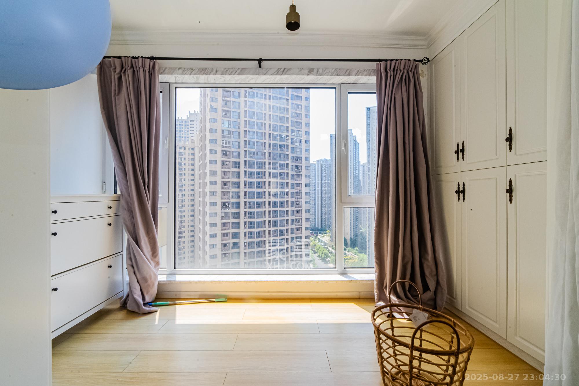 北辰三角洲B2E2区 3室2厅2卫 195.0万 北辰三角洲B2E2区 3室2厅2卫 195.0万阳台