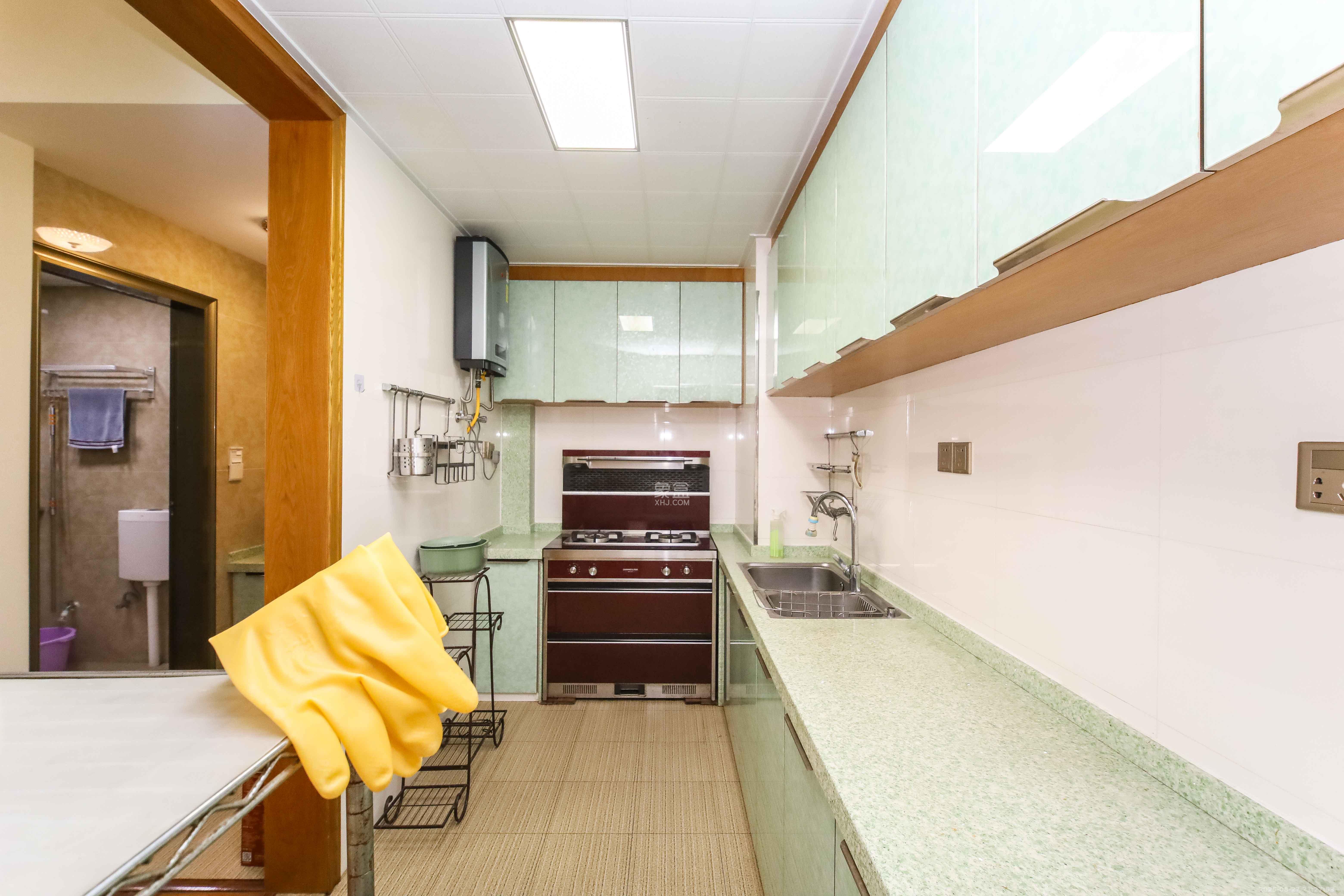 崇文阁(省教育厅宿舍) 4室2厅2卫 130.0万 崇文阁(省教育厅宿舍) 4室2厅2卫 130.0万厨房