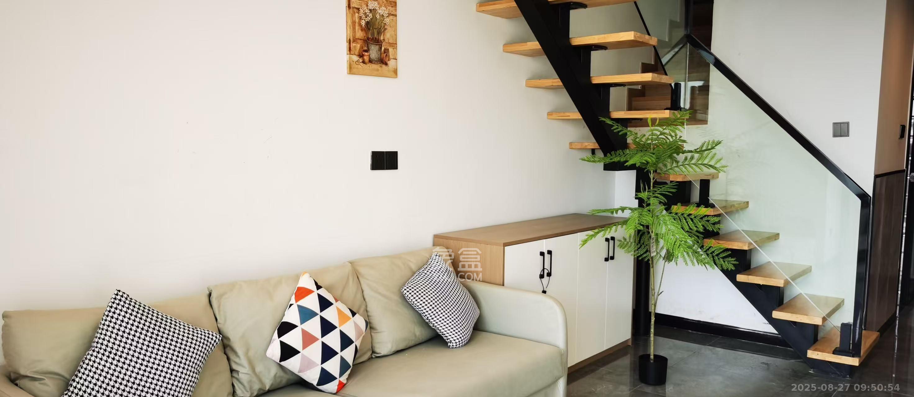 绿地长沙城际空间站(绿地新里佳苑) 2室1厅1卫 2000.0元/月 绿地长沙城际空间站(绿地新里佳苑) 2室1厅1卫 2000.0元/月室内图