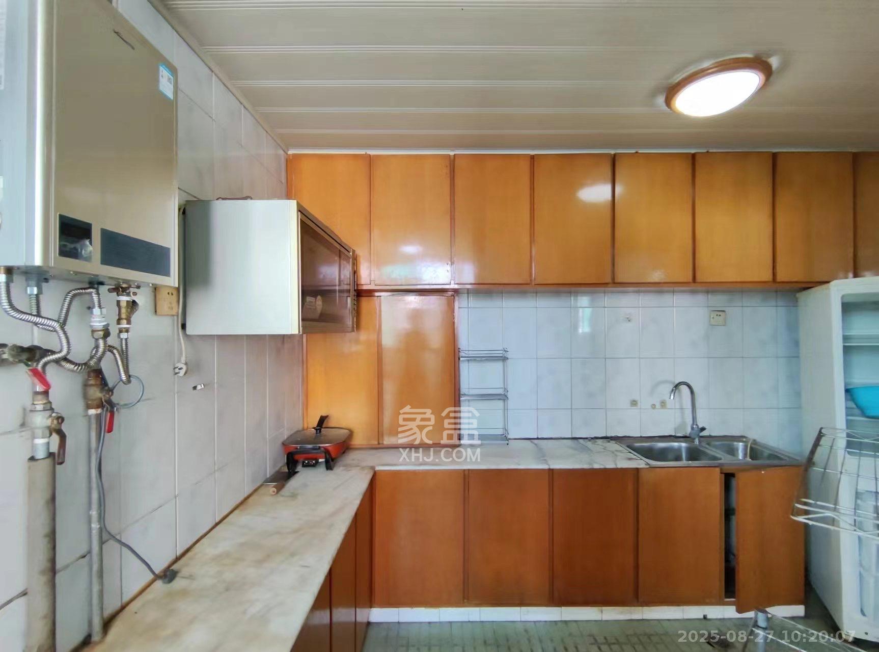 市建委宿舍  3室2厅2卫    2400.0元/月 市建委宿舍  3室2厅2卫    2400.0元/月室内图