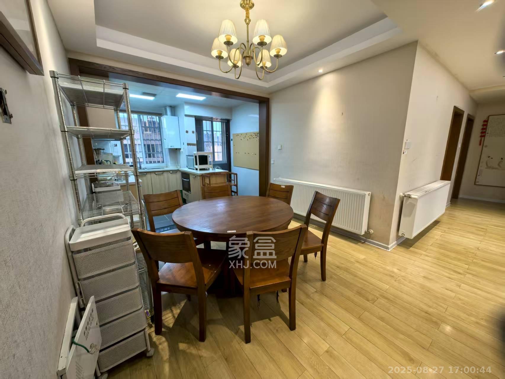 枫雅名苑  1室2厅1卫    2800.0元/月 枫雅名苑  1室2厅1卫    2800.0元/月室内图