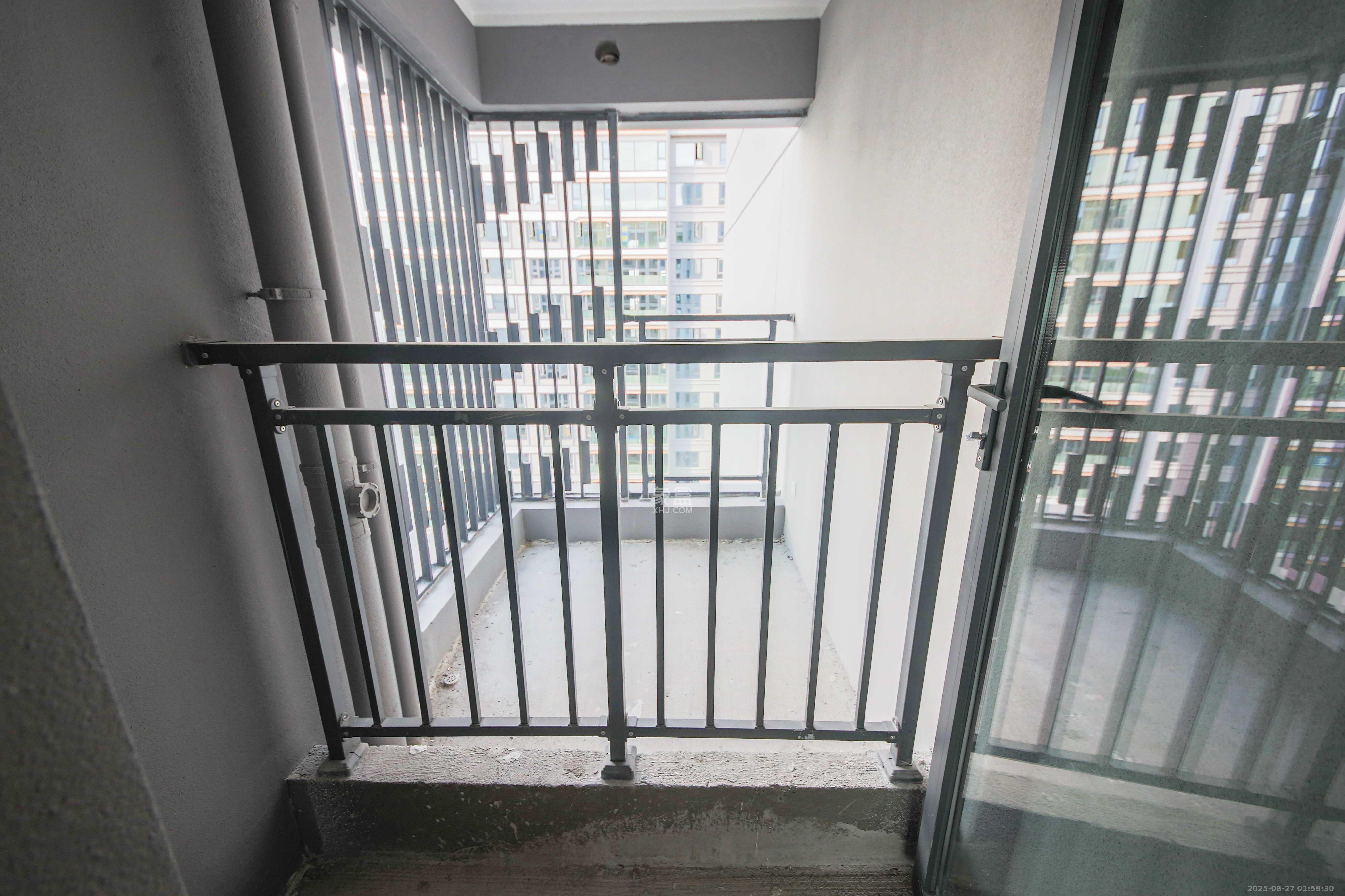 龙湖云河颂  4室2厅3卫    265.0万 龙湖云河颂  4室2厅3卫    265.0万阳台