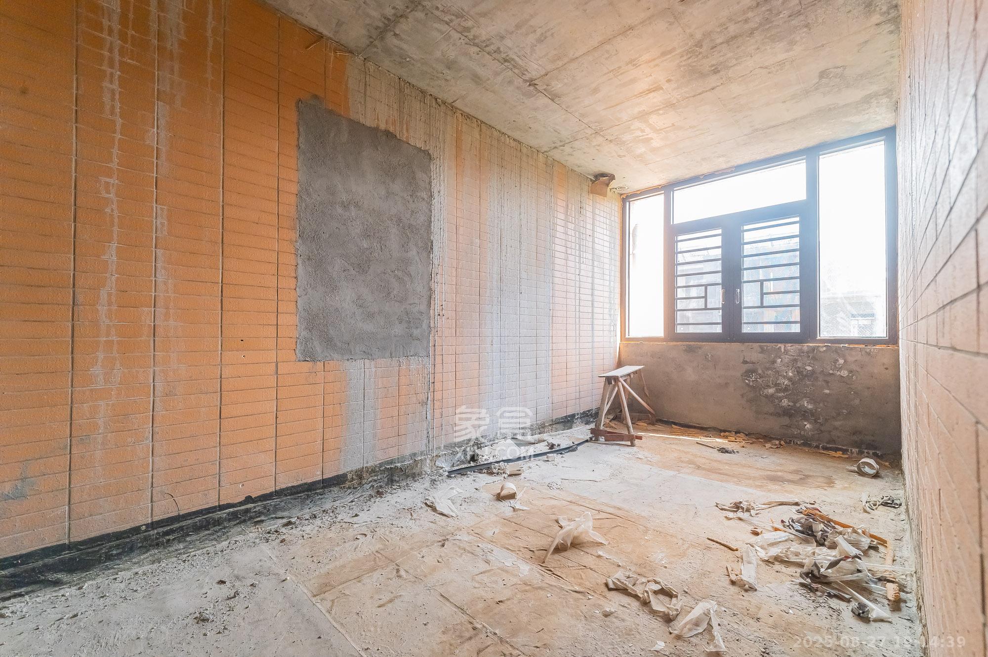 海伦春天  5室2厅2卫    228.0万其他