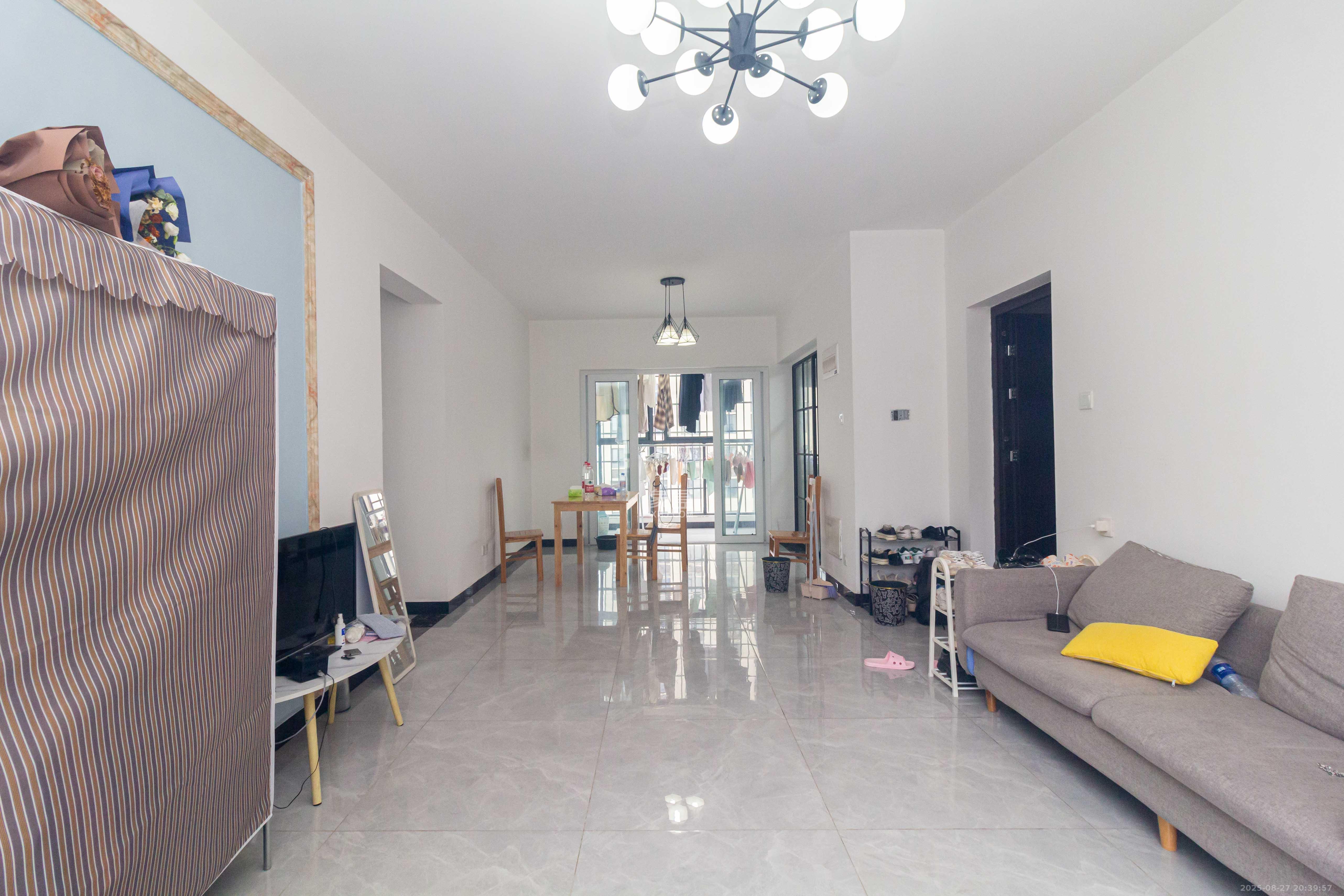 金科天悦(金科美邻汇) 3室2厅1卫 79.9万 金科天悦(金科美邻汇) 3室2厅1卫 79.9万客厅