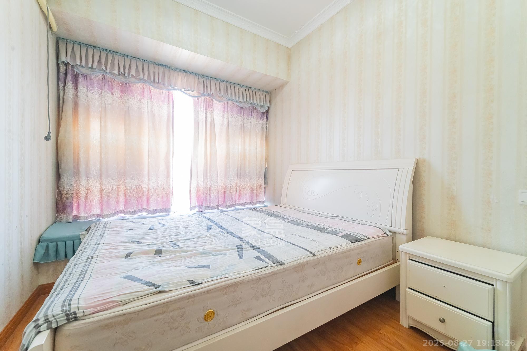 蓝山郡  4室2厅2卫    89.8万 蓝山郡  4室2厅2卫    89.8万卧室