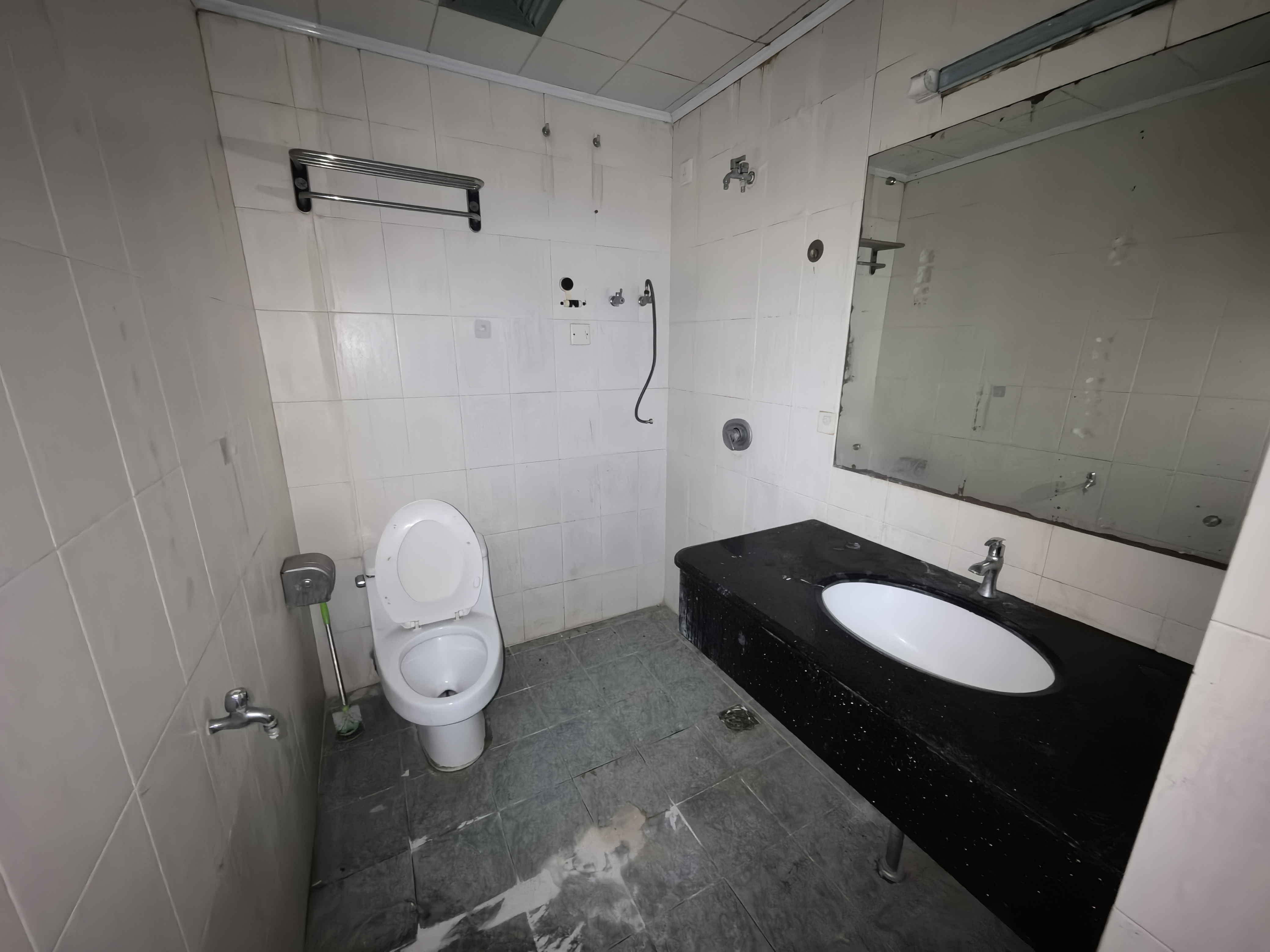 百金城小区  1室2厅1卫    1800.0元/月室内图