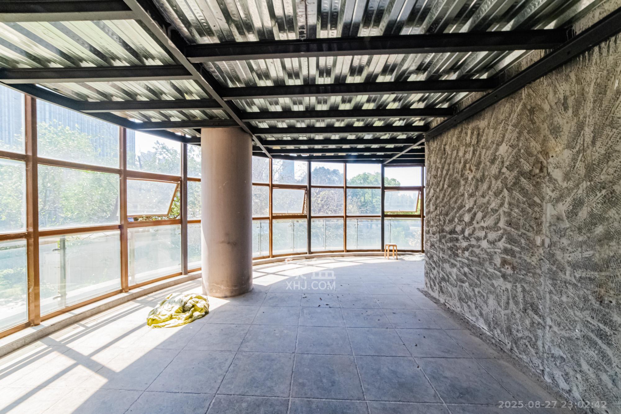 湘江世纪城湘江豪庭 1室2厅2卫 205.0万 湘江世纪城湘江豪庭 1室2厅2卫 205.0万阳台