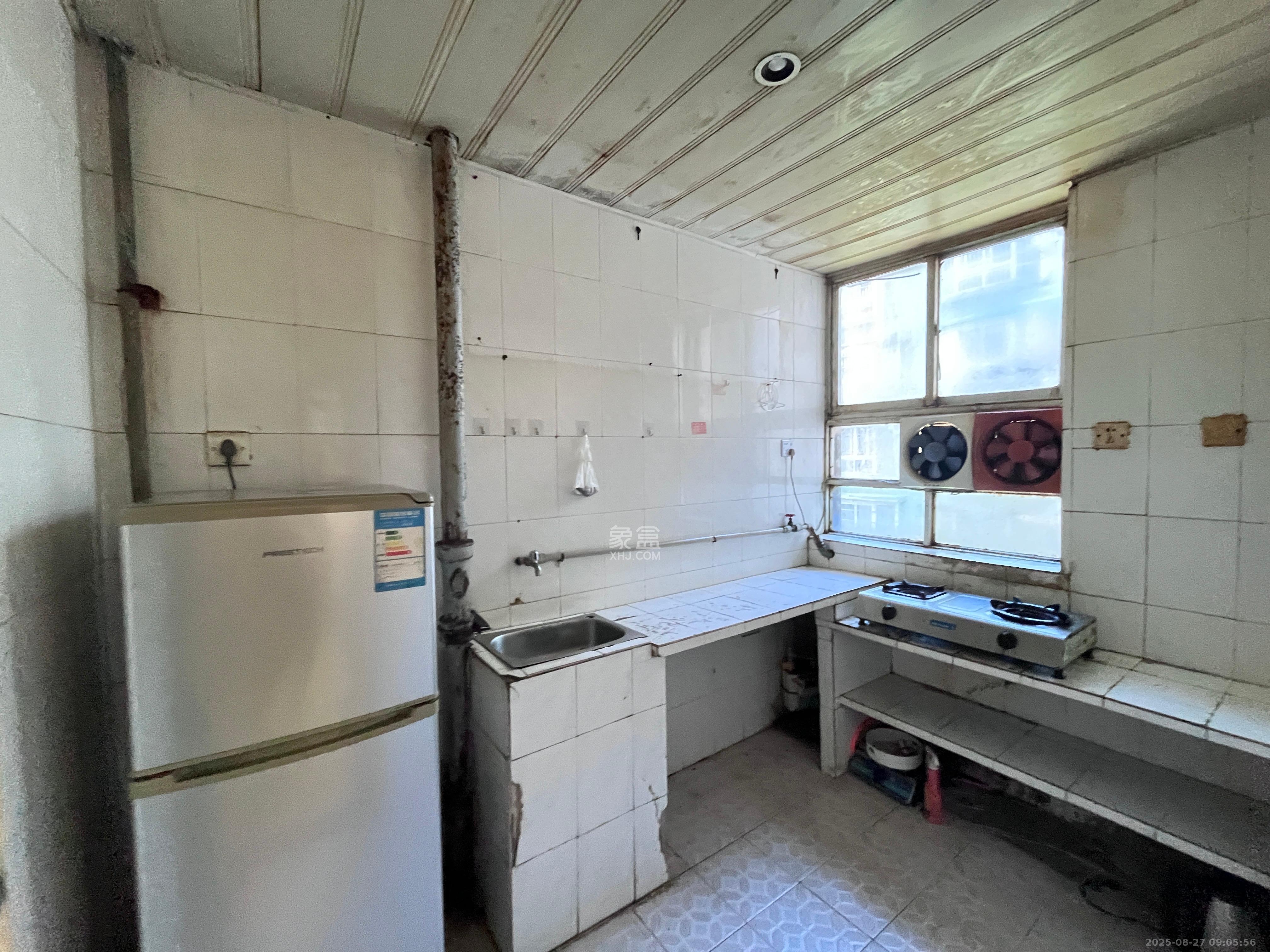 德政园  3室1厅1卫    1250.0元/月室内图