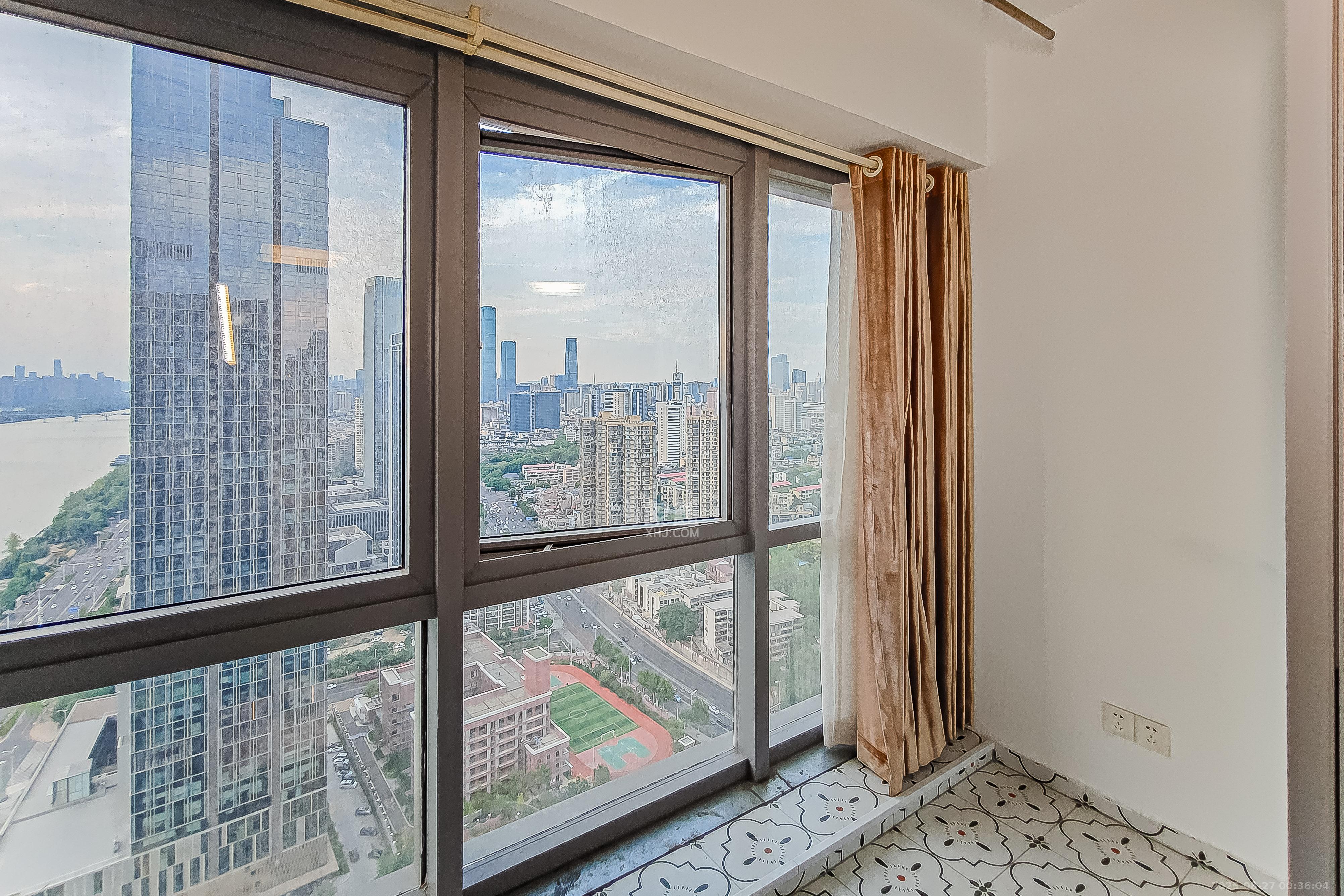 保利国际广场  1室1厅1卫    42.0万 保利国际广场  1室1厅1卫    42.0万阳台