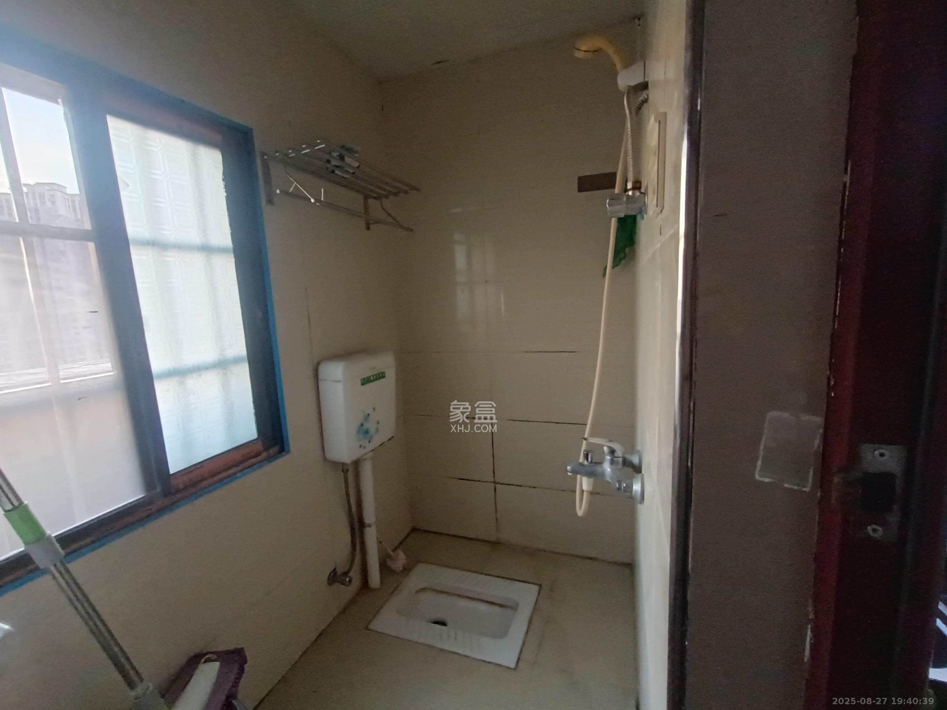 岳华嘉园 1室0厅0卫 1500.0元/月 岳华嘉园 1室0厅0卫 1500.0元/月室内图